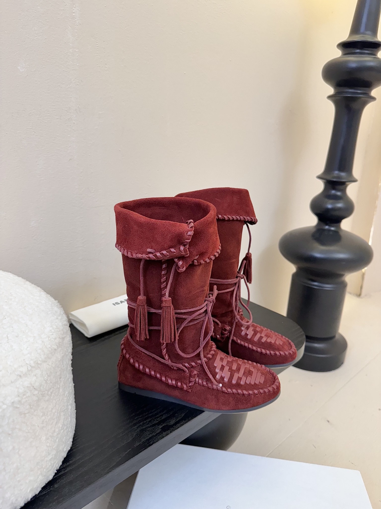 

  Isabel Marant  伊莎贝尔
                          𝙄𝙨