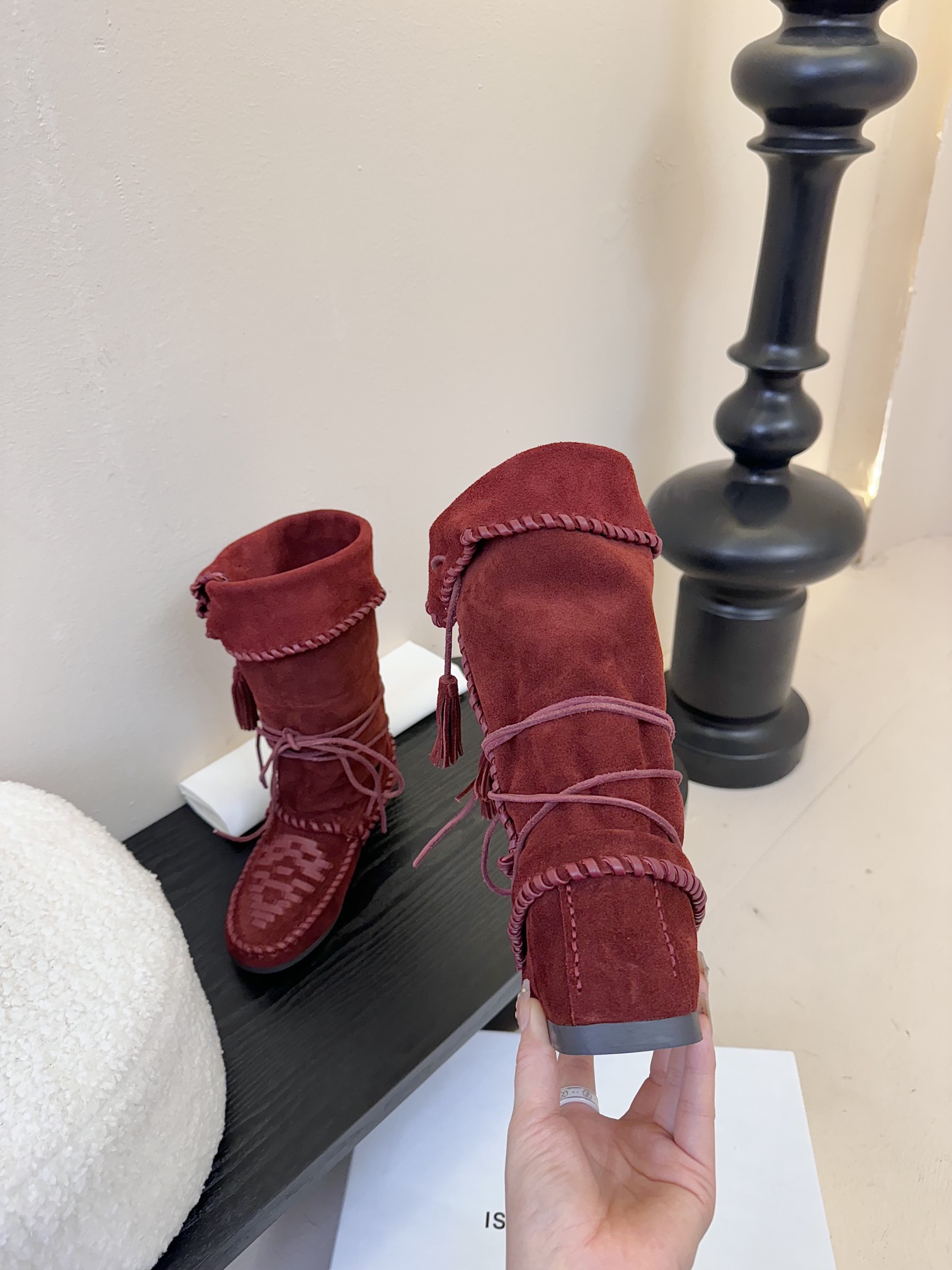 

  Isabel Marant  伊莎贝尔
                          𝙄𝙨