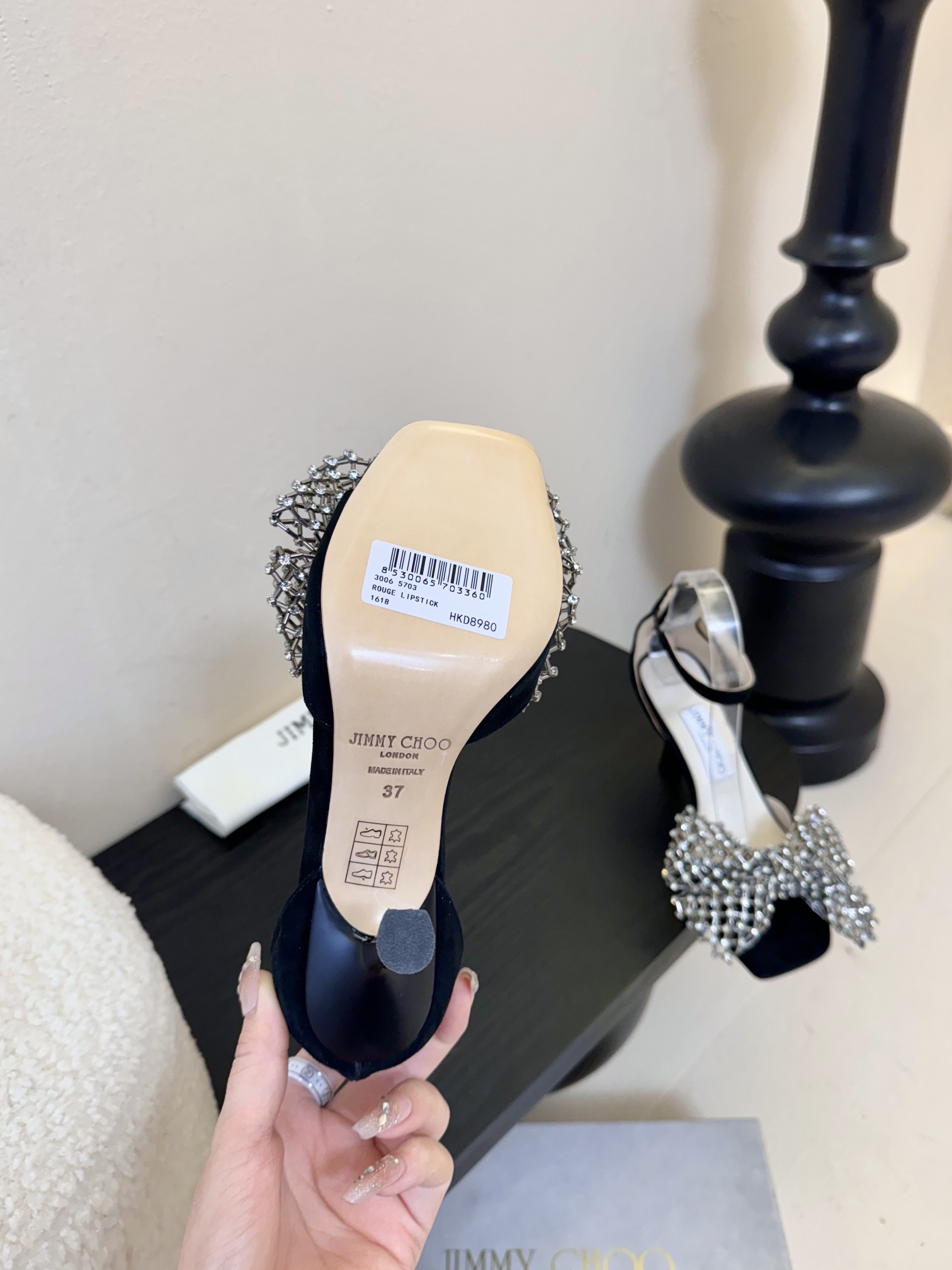
Jimmy Choo 2025春夏系列
重逢惊艳，优雅邂逅
碰撞之美即将驭梦而来
——————————