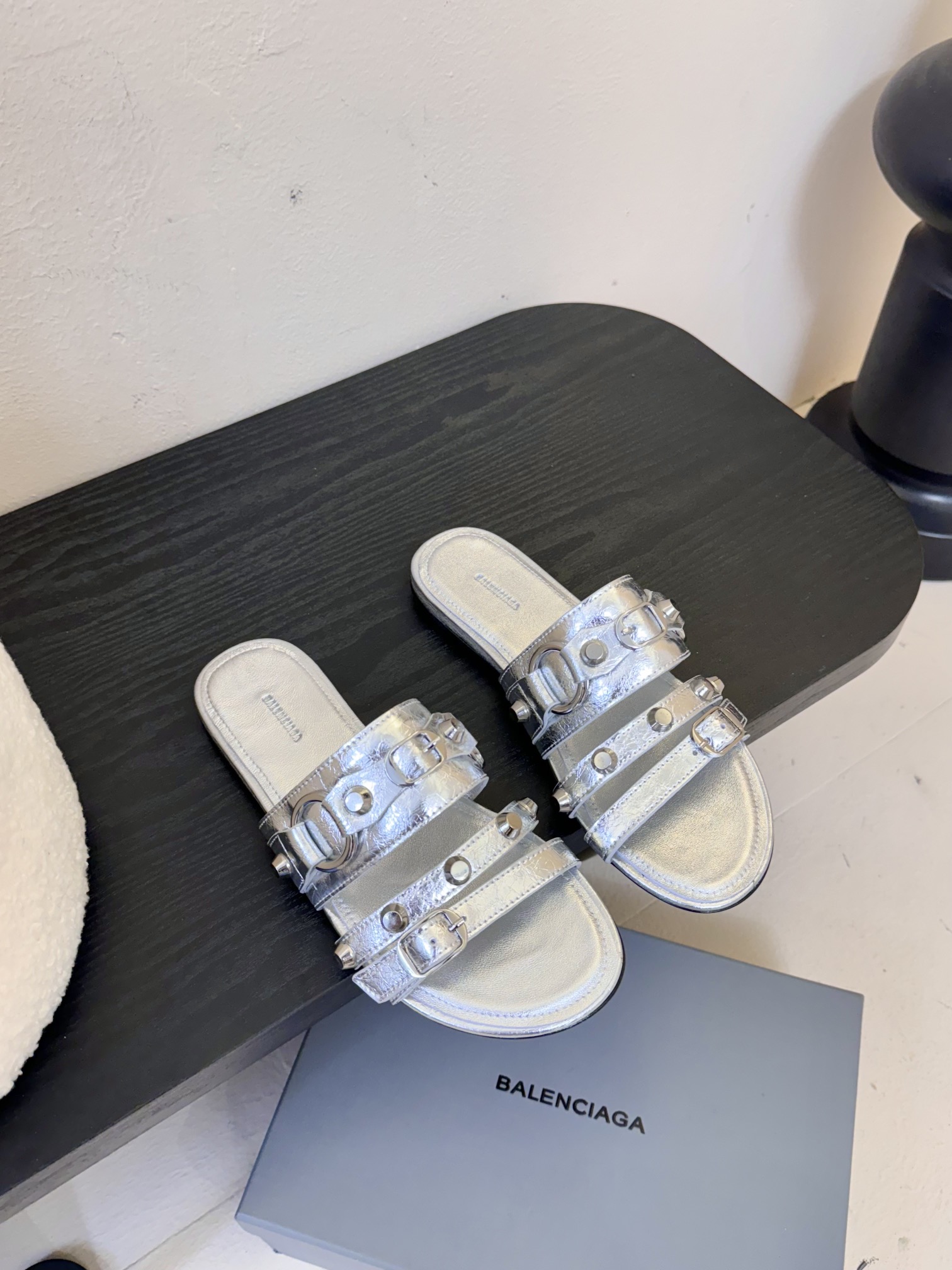 NO:265044,BALENCIAGA* 2025 spring and summer new punk style sandals pointed toe small high heels fashionable and stylish, full of trendy style high-order cowhide fabric, sheepskin lining, imported Italian leather soles, size 35-39# (40# customized, non-return and exchange), slippers, balenciaga, sandals, slippers, cowhide, sheepskin, Leather soles19860909BALENCIAGA* 2025春夏新款朋克风高跟凉鞋尖头小高跟时髦有型,十足的潮流范儿对版高订牛皮面料,羊皮内里,意大利进口真皮大底,,尺码35-39#（40#订做不退换）,拖鞋,balenciaga,sandals,slippers,cowhide,sheepskin,Leather soles,Women's Shoes