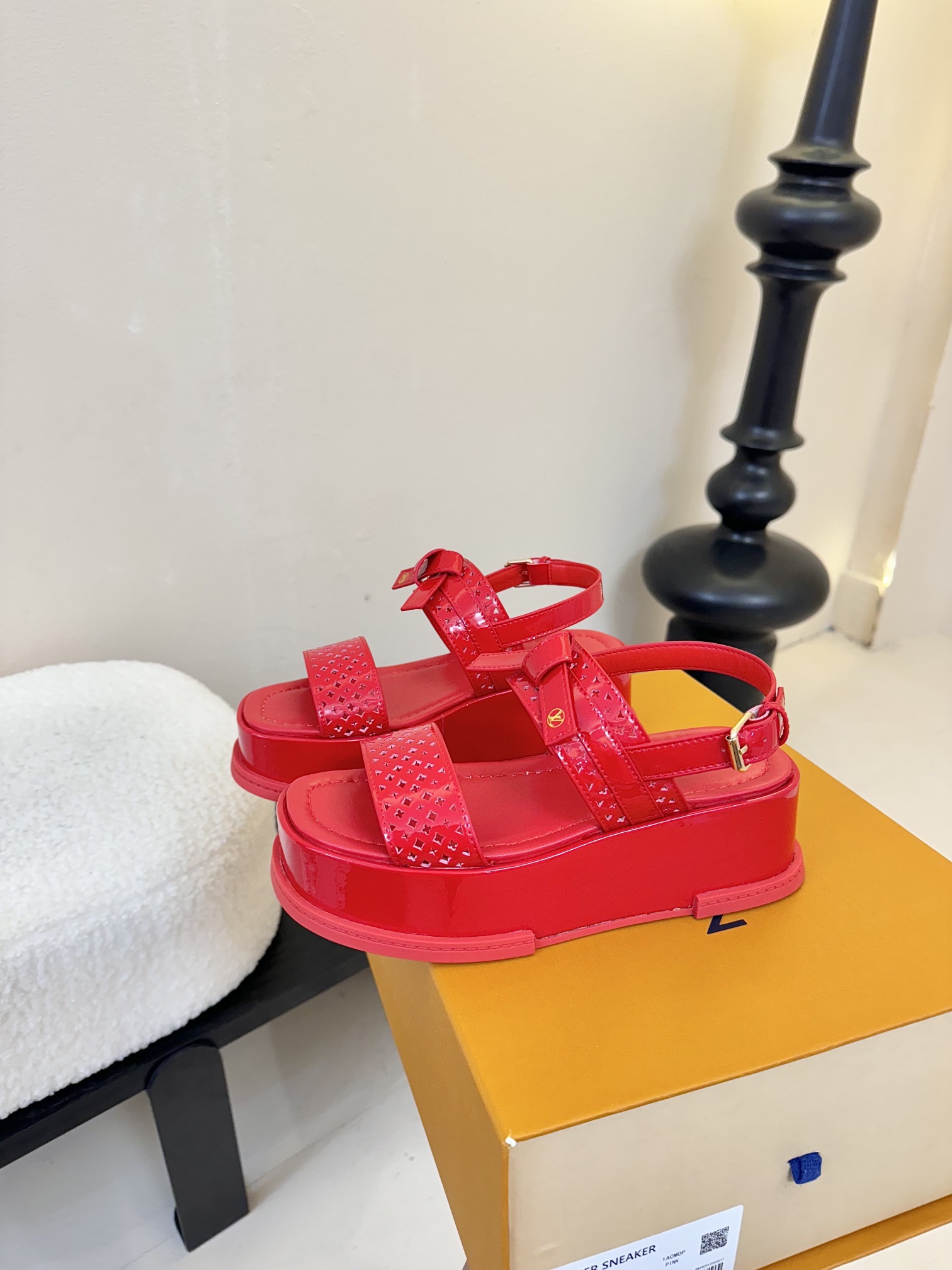 
Louis Vuitton 路易威登 MAYA FLATFORM 凉鞋‼️
      本款 Maya