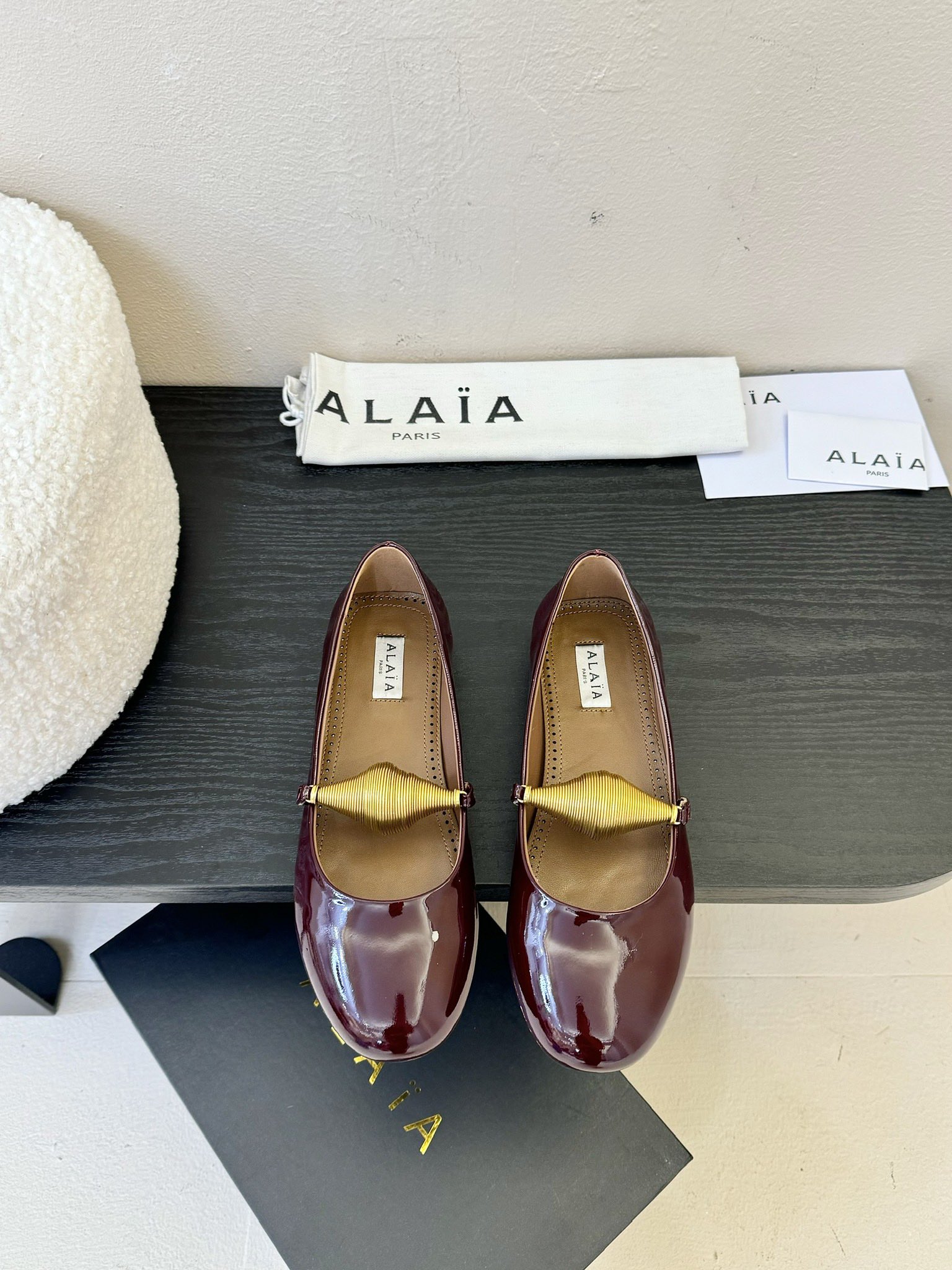 NO:265041,ALAIA｜French high-end first-line high-end brand new style s-shaped wedge sandals/semi-twist super fairy AzzedineAlaia: The last craftsman in the fashion industry, the king of cutting only loyal to the curve of women's body. Alaia, founded in 1979, has always been selling fashionable women's shoes, patent leather upper, inner sheepskin, original leather outsole, size 35-41 (customized for 40.41), single shoes, alaia, sandals, sheepskin, Leather soles19860909ALAIA｜法国高端一线高定品牌 新款造型s型坡跟凉鞋/半拖超仙女 AzzedineAlaia:时尚界最后的手艺人 只忠于展现女性身体曲线的裁剪之王 始创于1979年的品牌Alaia 一直主售时装感十足的型格女鞋 鞋面漆皮 内里羊皮 鞋底原版真皮大底 码数35-41（40.41定制）,单鞋,alaia,sandals,sheepskin,Leather soles,Women's Shoes