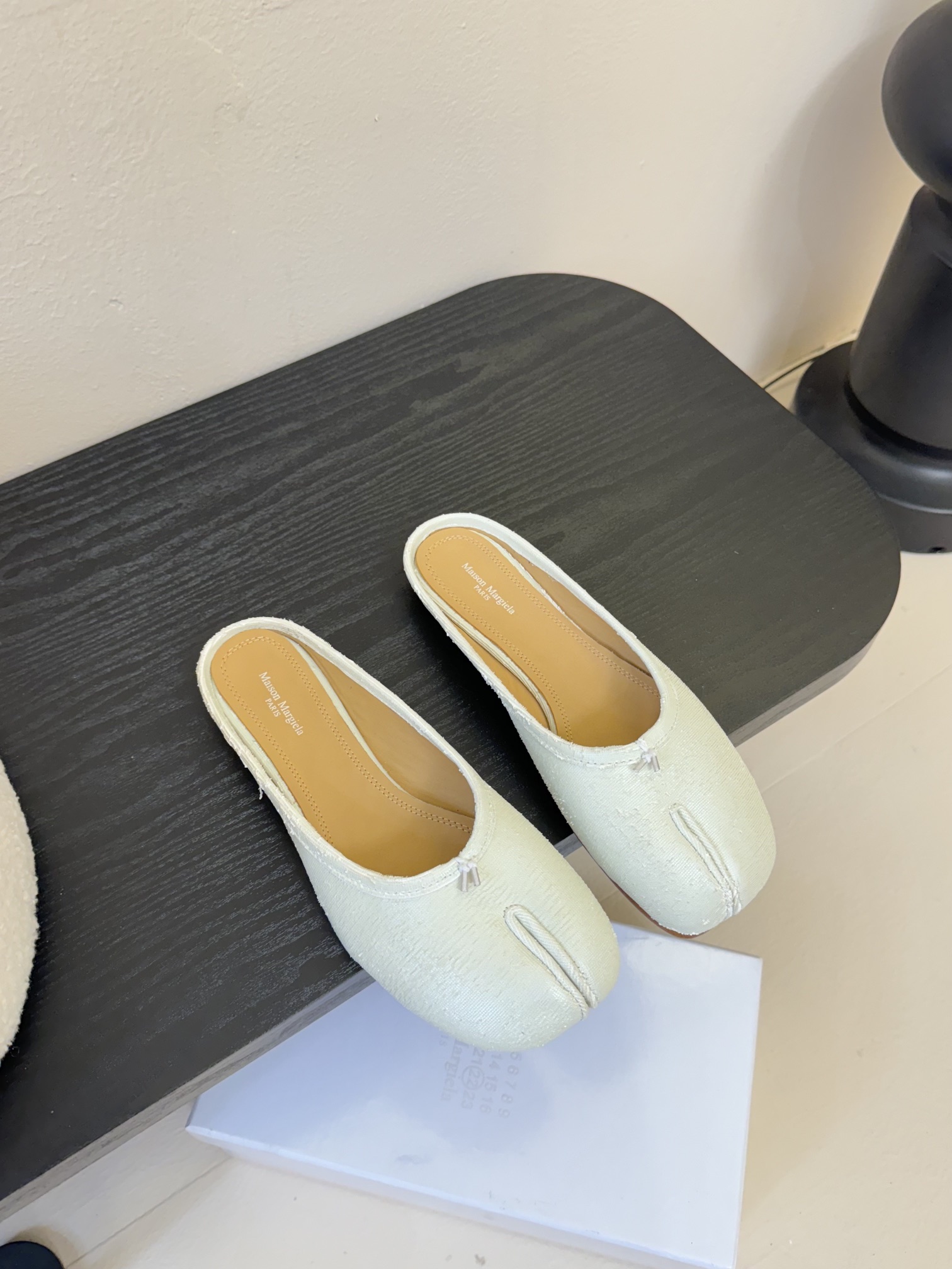 
代购级版 Maison Margiela·马吉拉 tabi褶皱芭蕾舞鞋

太火了！依旧保持的高水准出货