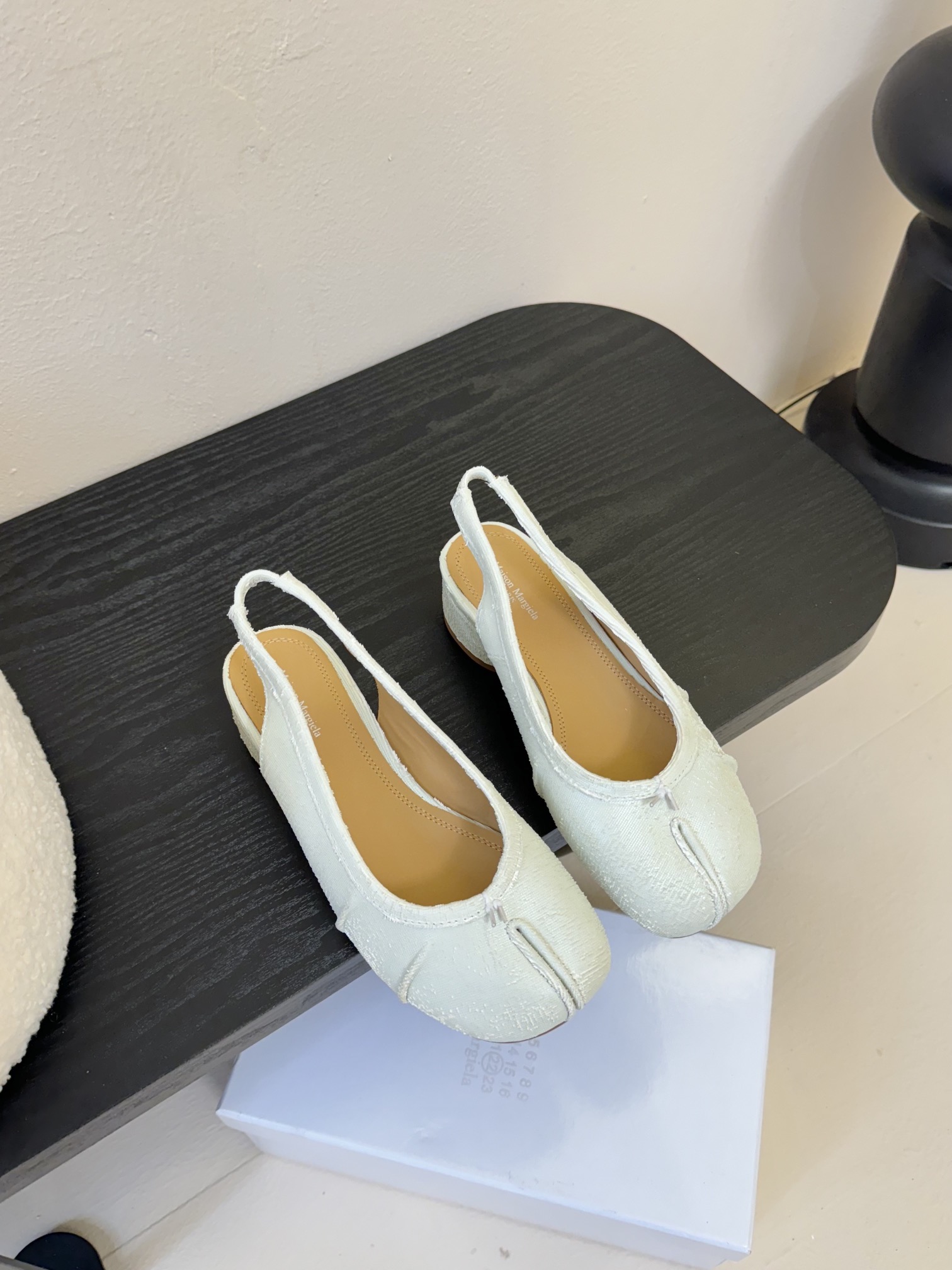 
代购级版 Maison Margiela·马吉拉 tabi褶皱芭蕾舞鞋

太火了！依旧保持的高水准出货