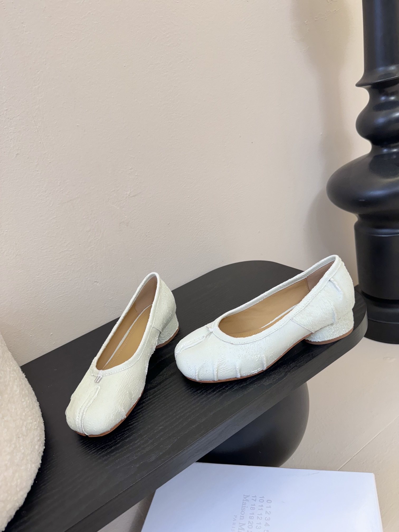 
代购级版 Maison Margiela·马吉拉 tabi褶皱芭蕾舞鞋

太火了！依旧保持的高水准出货