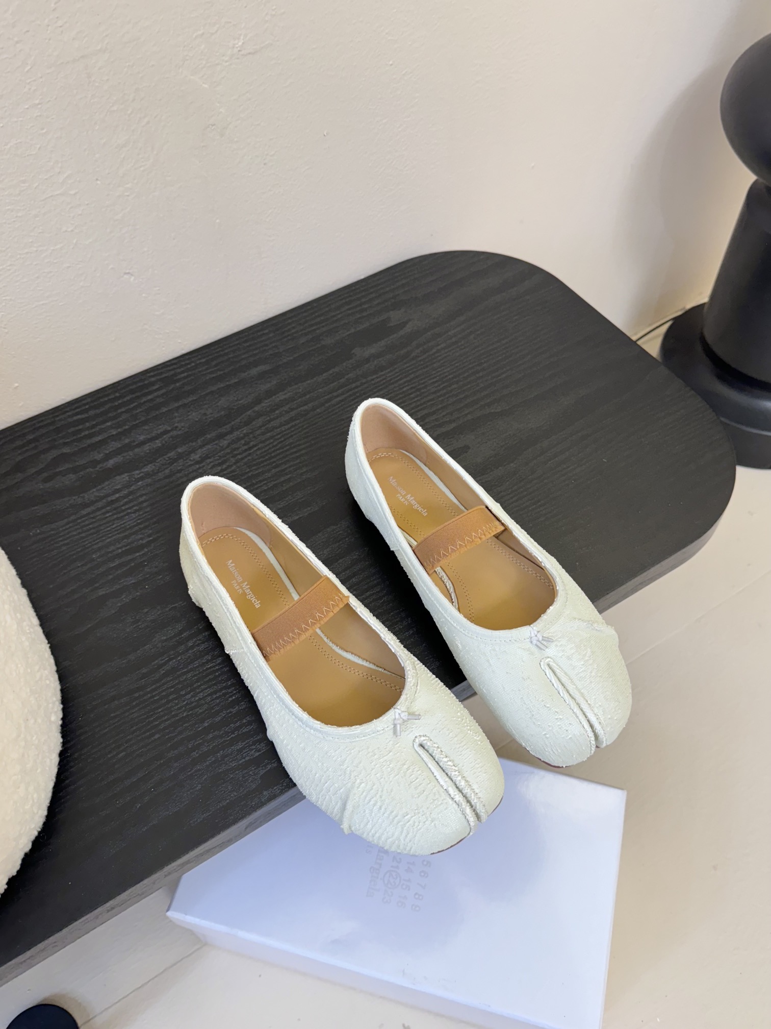 
代购级版 Maison Margiela·马吉拉 tabi褶皱芭蕾舞鞋

太火了！依旧保持的高水准出货