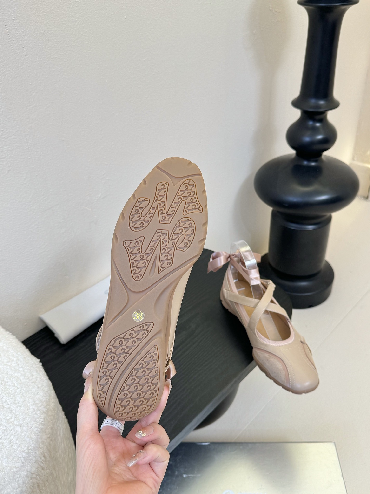 Footwear Fashion Summary: 69627QUAI combines boxing and ballet influences for a sporty yet charming look in sizes 35-40. - 图片 6