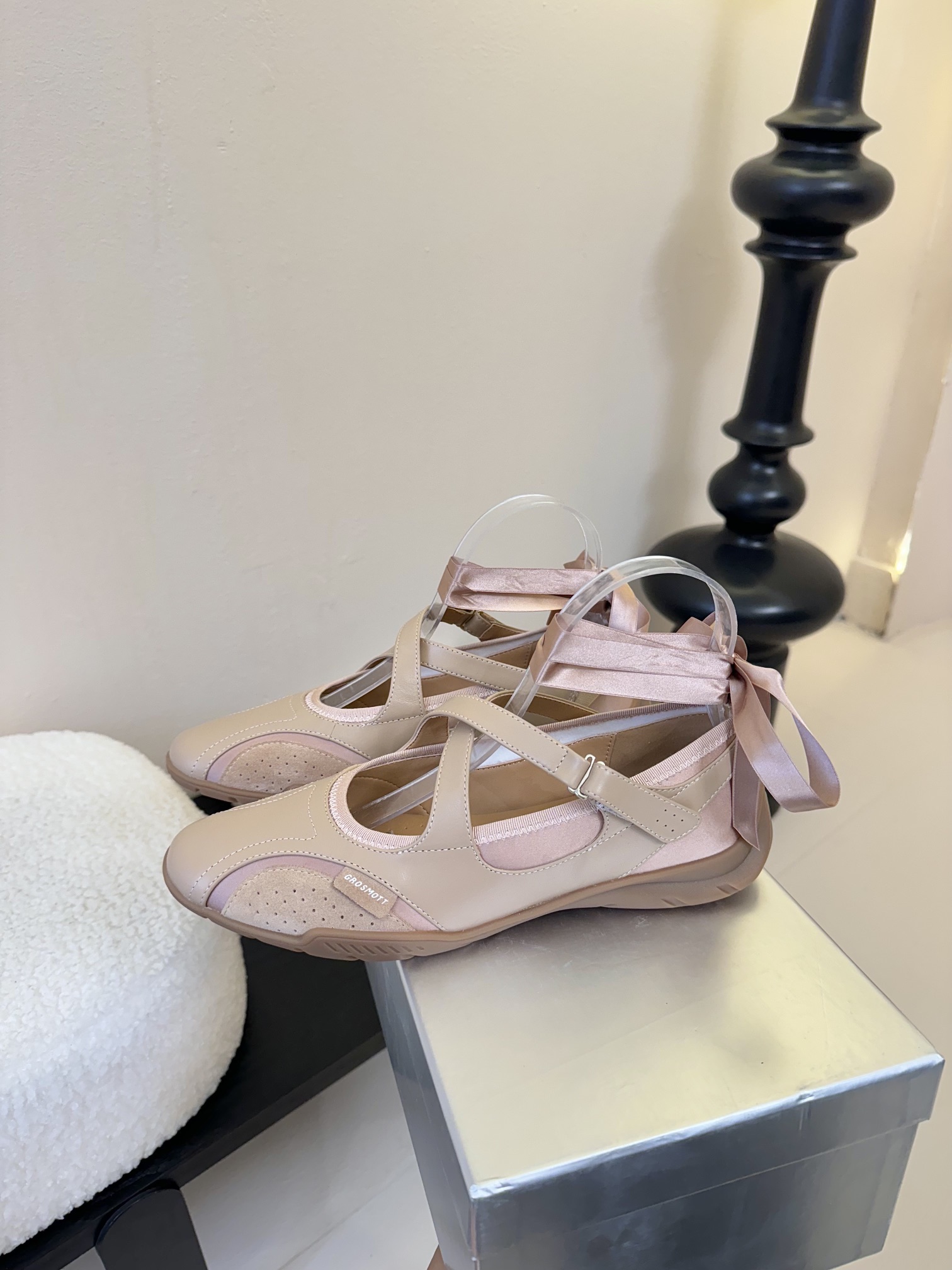 Footwear Fashion Summary: 69627QUAI combines boxing and ballet influences for a sporty yet charming look in sizes 35-40. - 图片 5