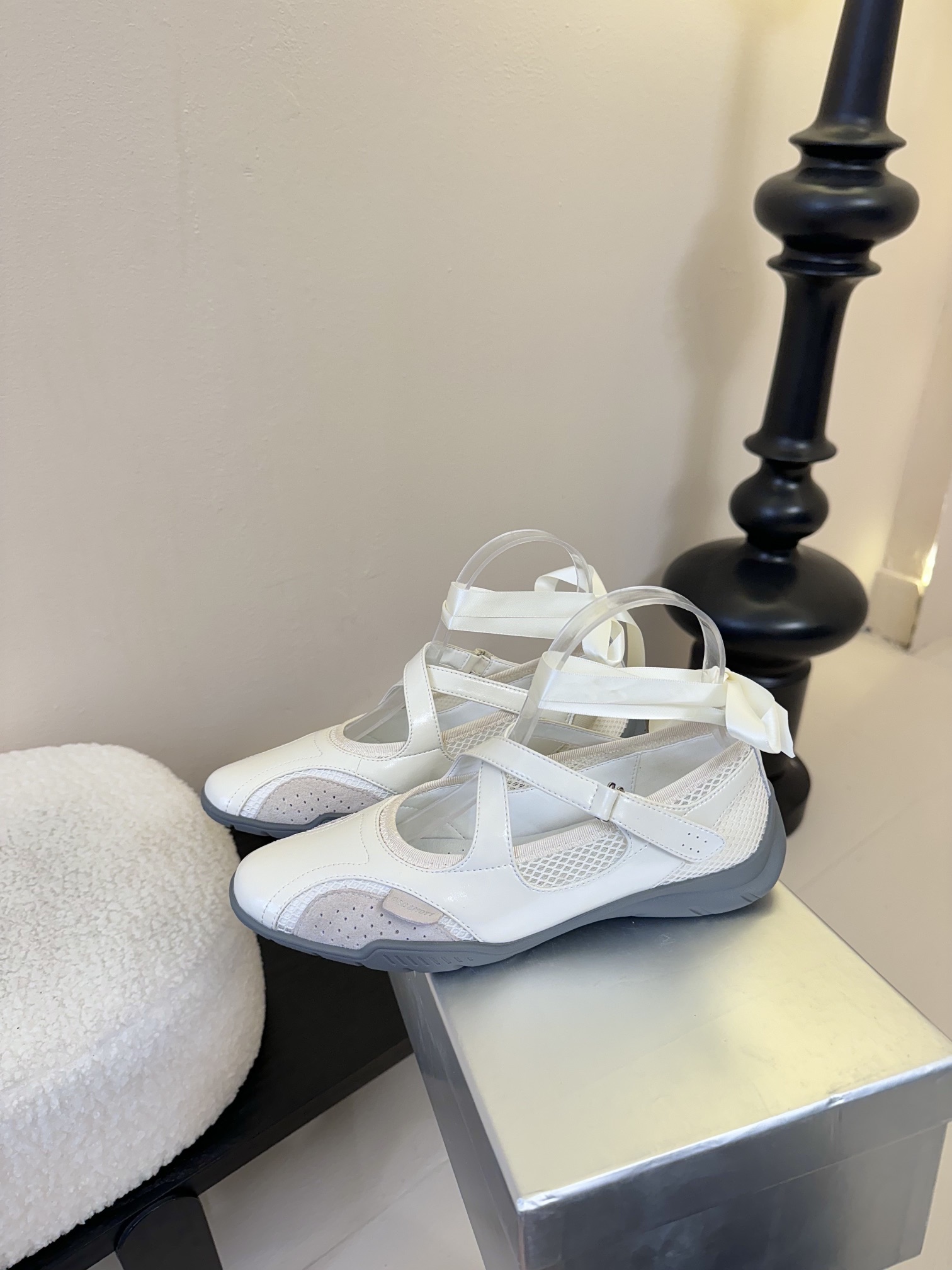 “69627QUAI Spring and Summer Shoes: Boxing Boots and Ballet Inspiration, Retro ’80s Style for Fashionable Girls” - 图片 5