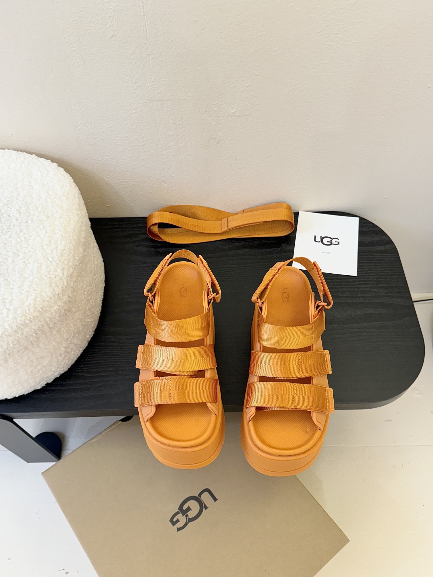 Las nuevas sandalias de suela gruesa de UGG, sandalias pequeñas gorditas, zapatos sin cordones... ¡con bordados, versát…