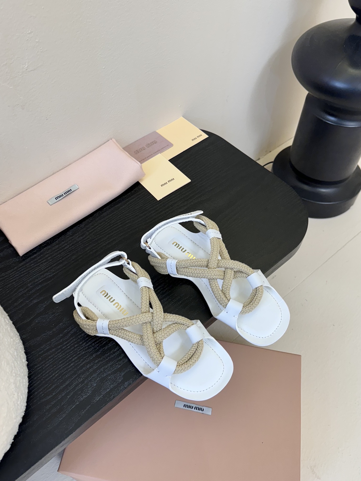 Luxury Miu Miu Sandals 2025: Premium Materials, Global Buyers’ Attention, Exclusive Design - 图片 1