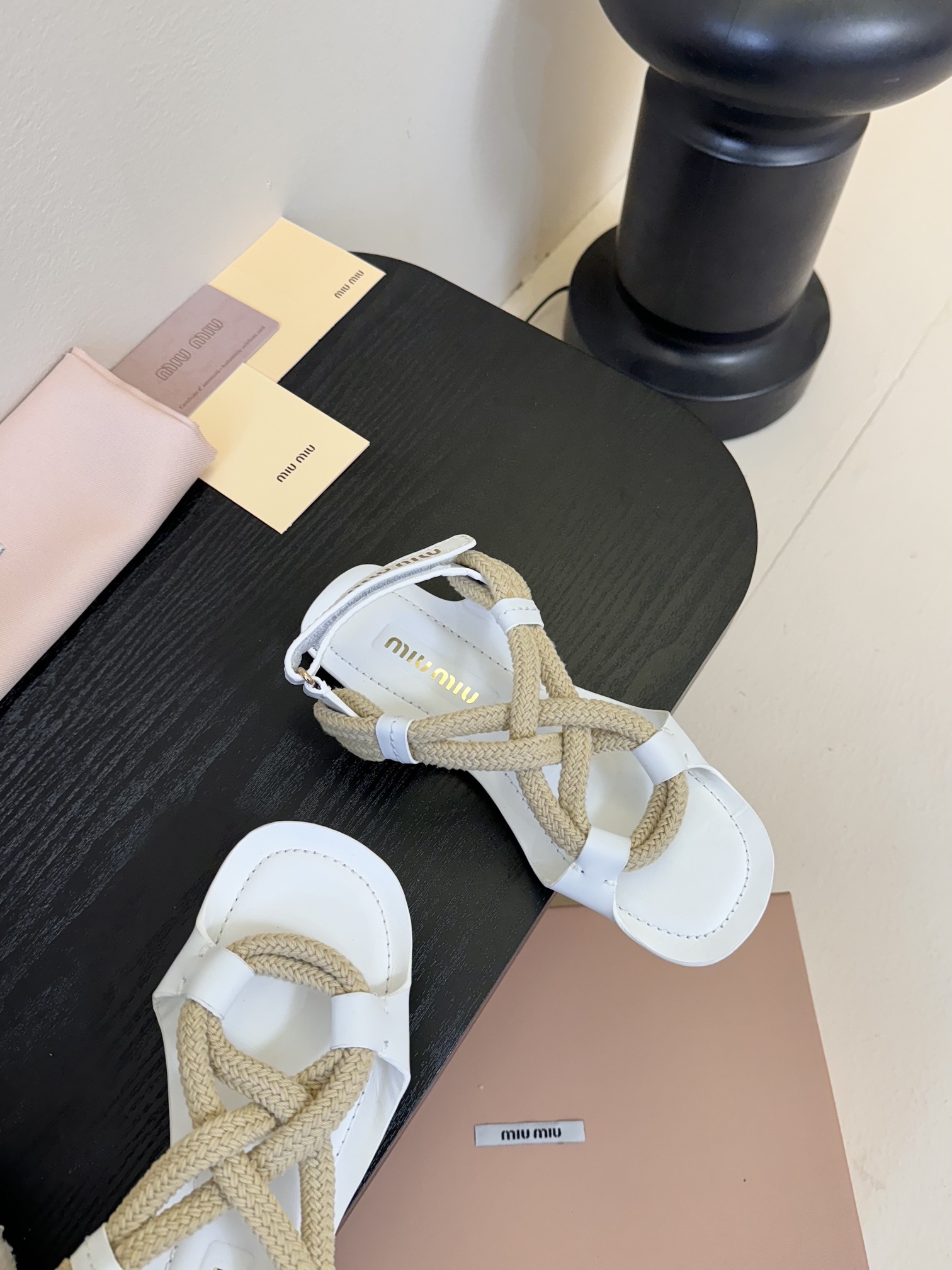 Luxury Miu Miu Sandals 2025: Premium Materials, Global Buyers’ Attention, Exclusive Design - 图片 4