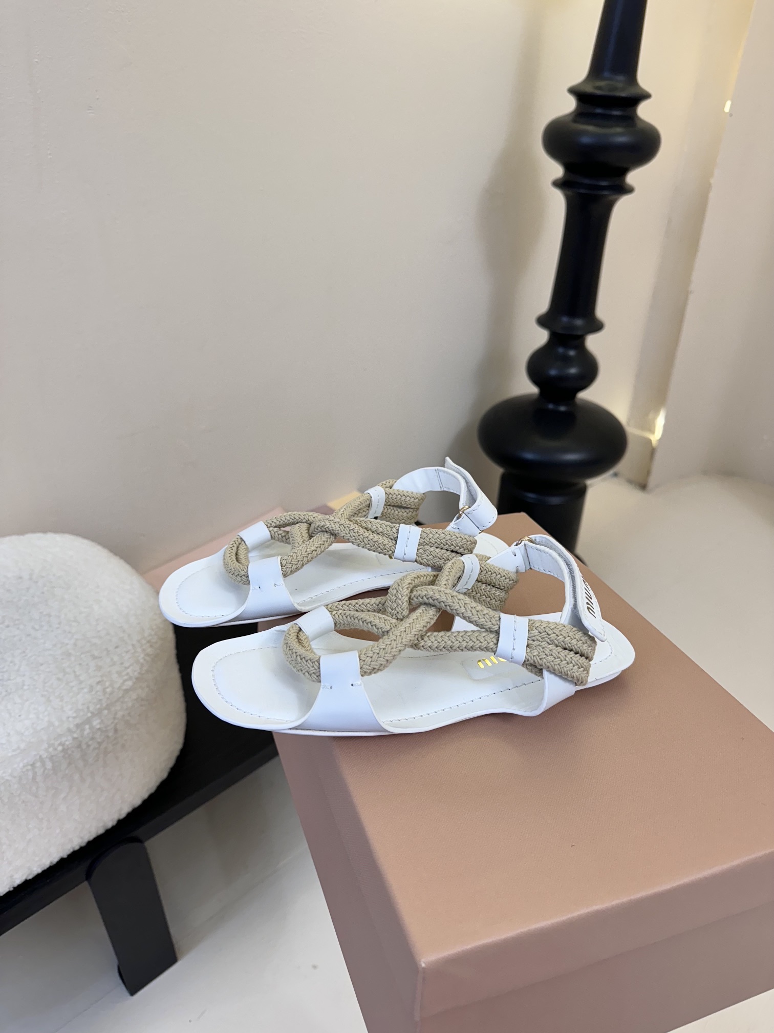 Luxury Miu Miu Sandals 2025: Premium Materials, Global Buyers’ Attention, Exclusive Design - 图片 5