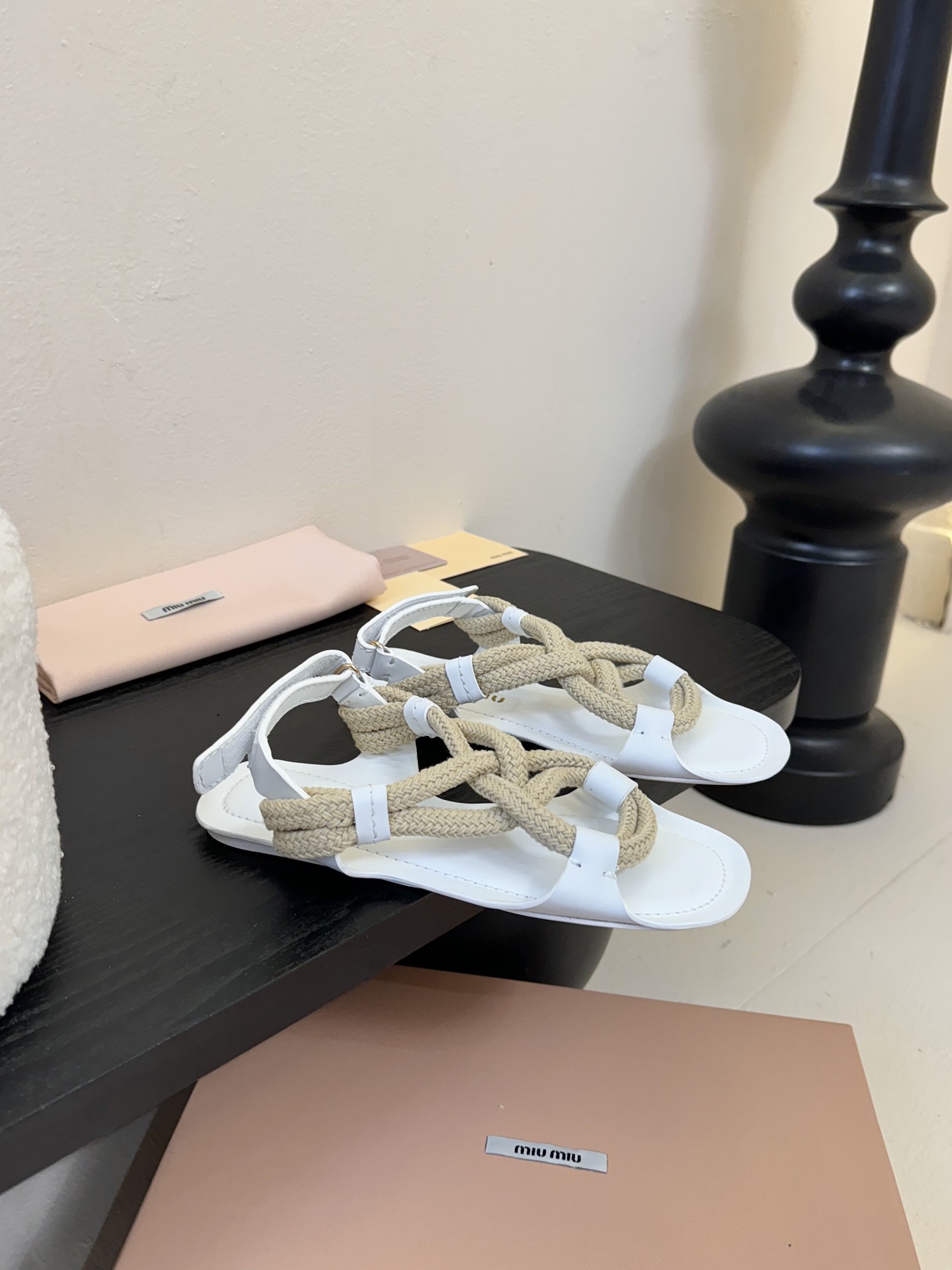 Luxury Miu Miu Sandals 2025: Premium Materials, Global Buyers’ Attention, Exclusive Design - 图片 2