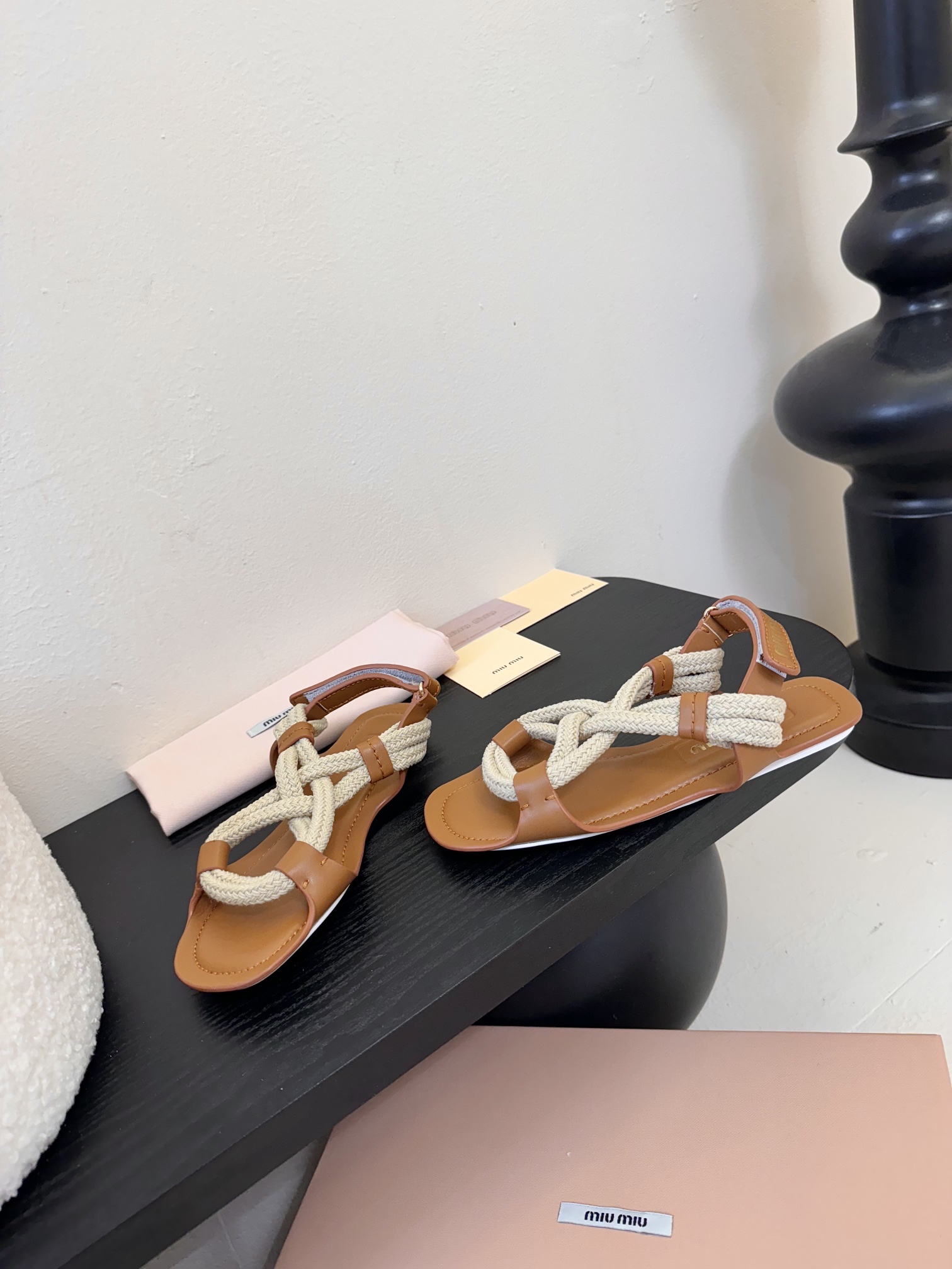 “High-End Miu 2025 Sandals with Imported Leather – Buyer’s Favorite” - 图片 3