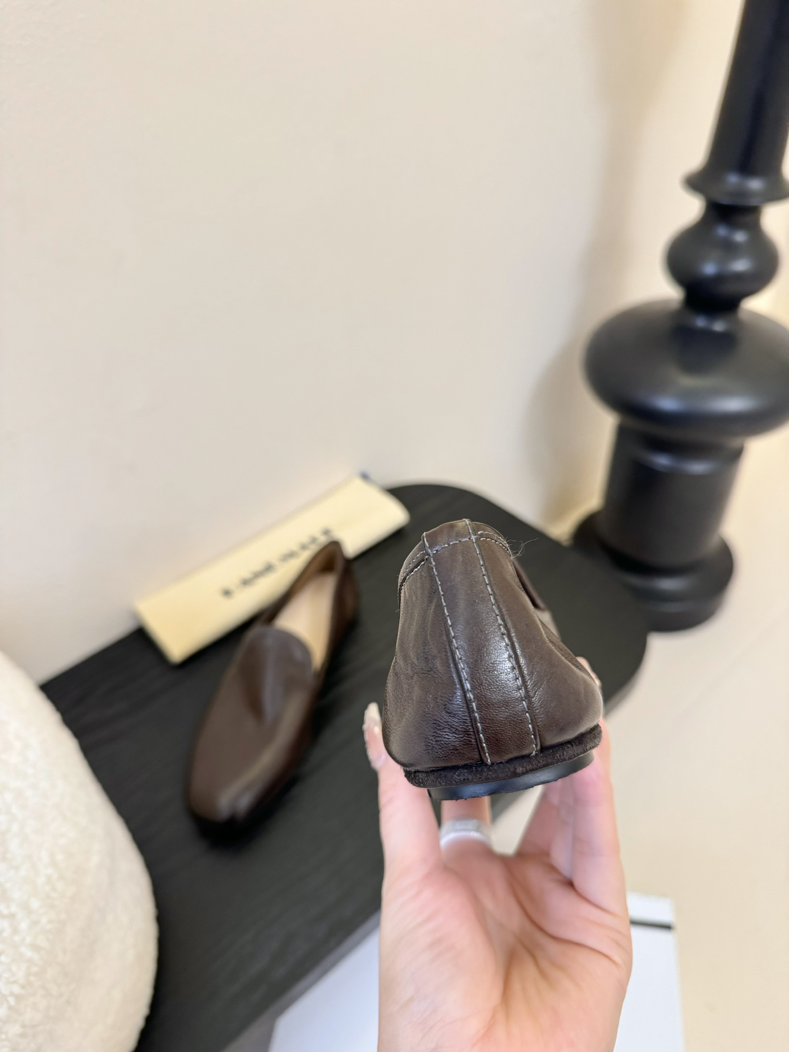 顶级
HANDMADE独家新品最高版本买手代购11完美复刻 平底凉鞋单鞋
原版开模真皮鞋底 原版套楦鞋型