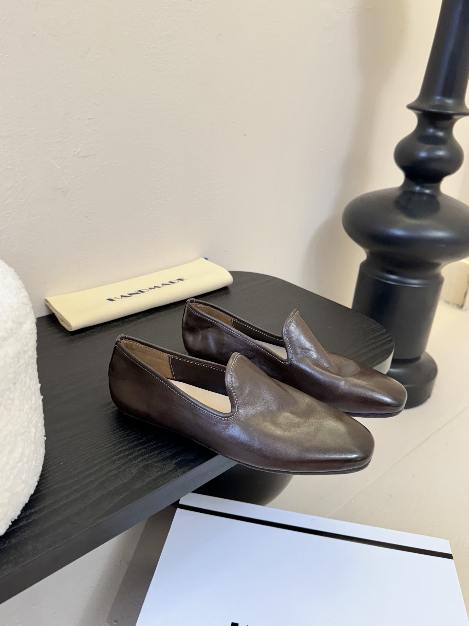 顶级
HANDMADE独家新品最高版本买手代购11完美复刻 平底凉鞋单鞋
原版开模真皮鞋底 原版套楦鞋型