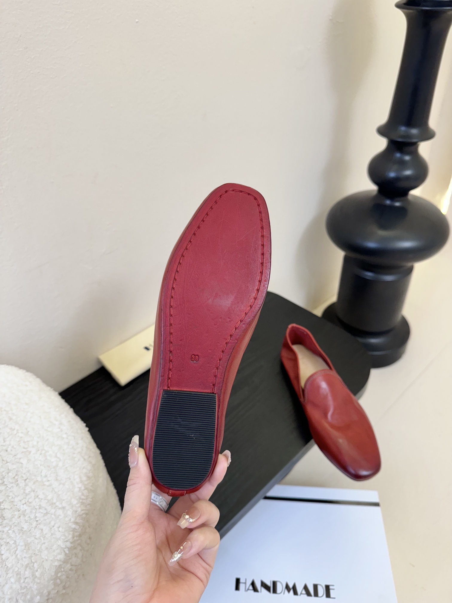 顶级
HANDMADE独家新品最高版本买手代购11完美复刻 平底凉鞋单鞋
原版开模真皮鞋底 原版套楦鞋型