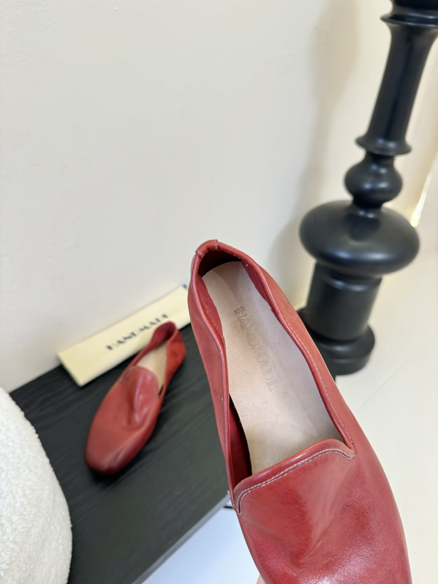 顶级
HANDMADE独家新品最高版本买手代购11完美复刻 平底凉鞋单鞋
原版开模真皮鞋底 原版套楦鞋型