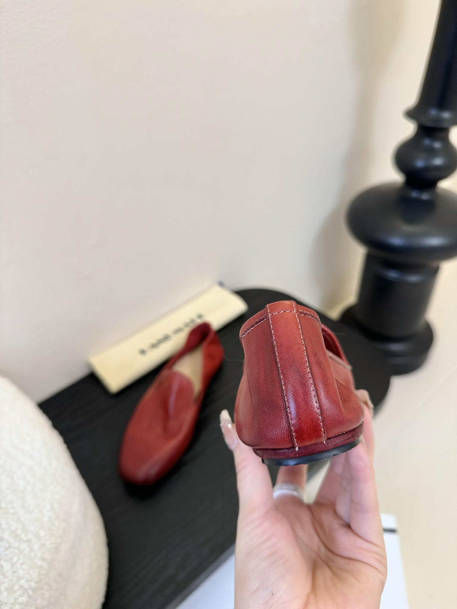 顶级
HANDMADE独家新品最高版本买手代购11完美复刻 平底凉鞋单鞋
原版开模真皮鞋底 原版套楦鞋型