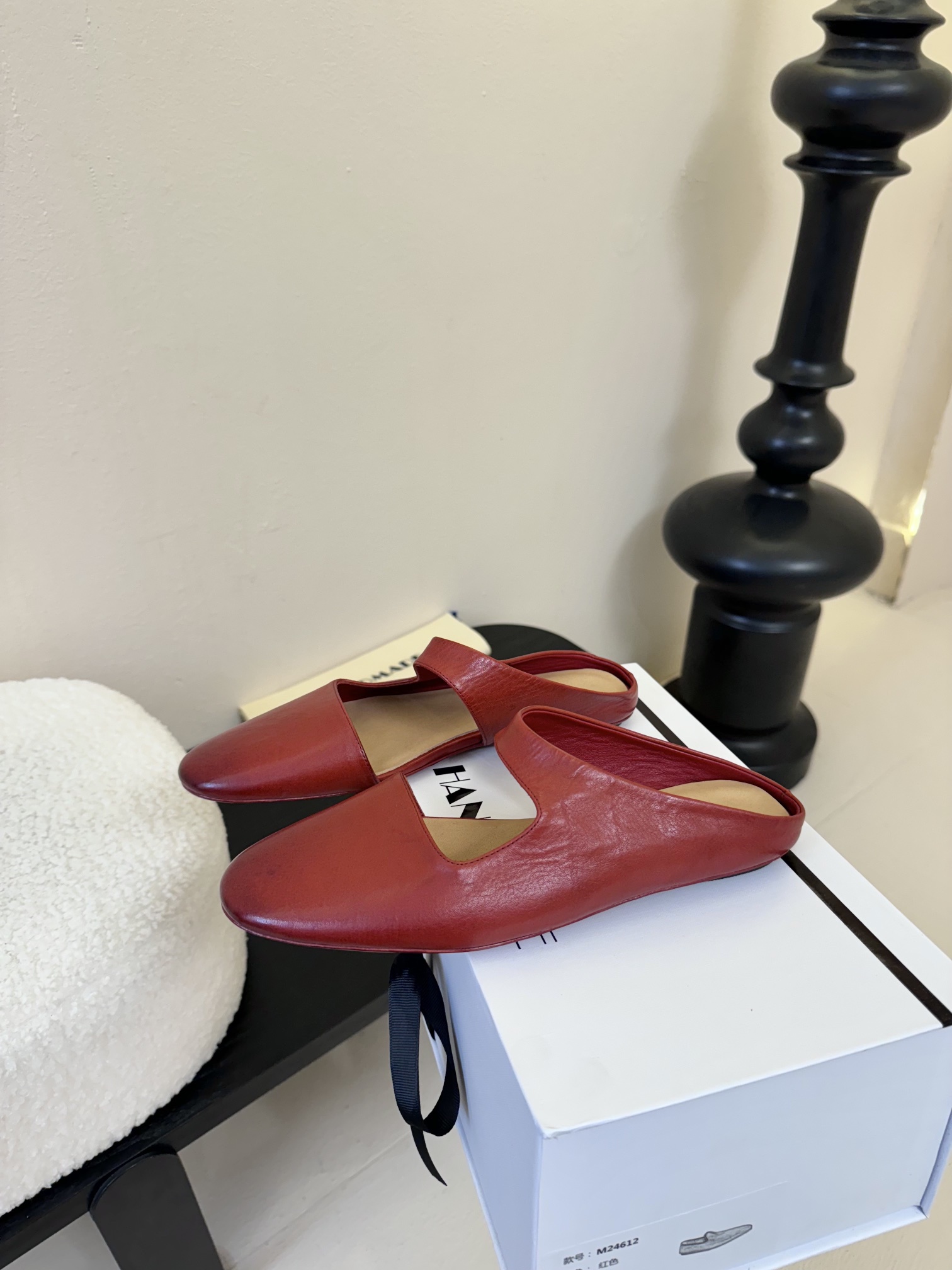 顶级
HANDMADE独家新品最高版本买手代购11完美复刻 平底凉鞋单鞋
原版开模真皮鞋底 原版套楦鞋型