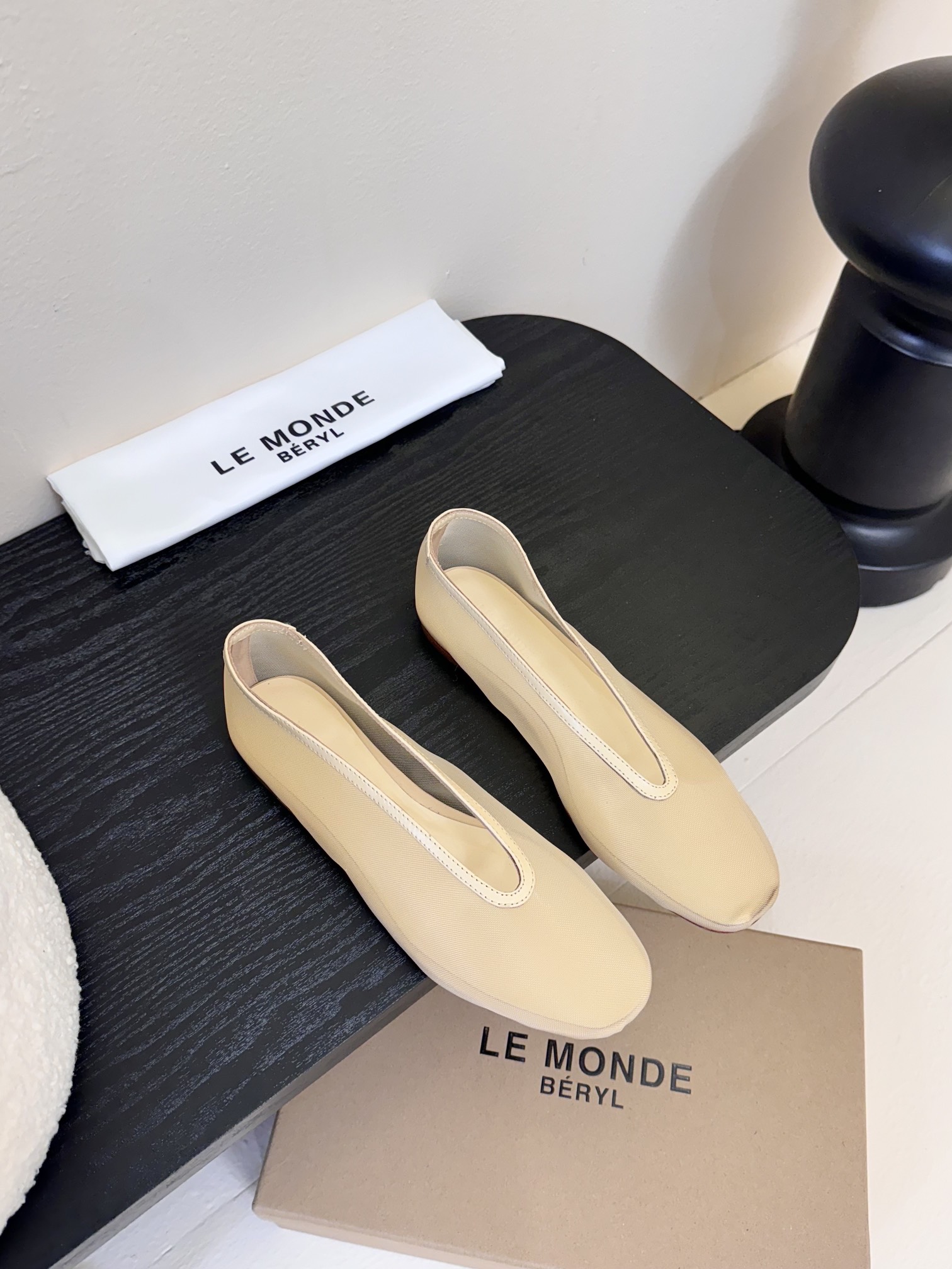 
LE MONDE BERYL2025🆕春夏新款极简网纱平底单鞋凉鞋！网纱是你无法抗拒的魅力诱惑😜轻盈而