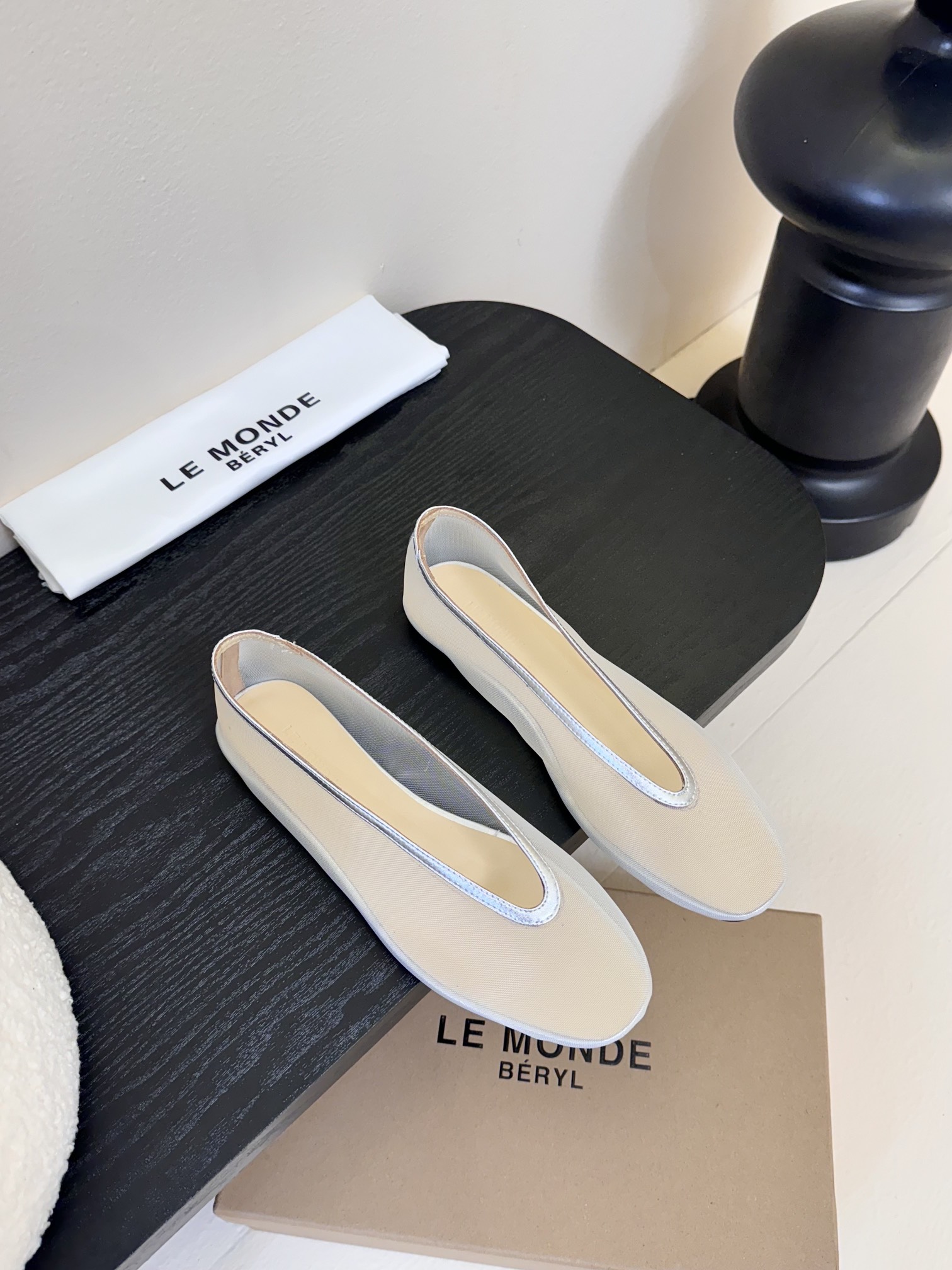 
LE MONDE BERYL2025🆕春夏新款极简网纱平底单鞋凉鞋！网纱是你无法抗拒的魅力诱惑😜轻盈而