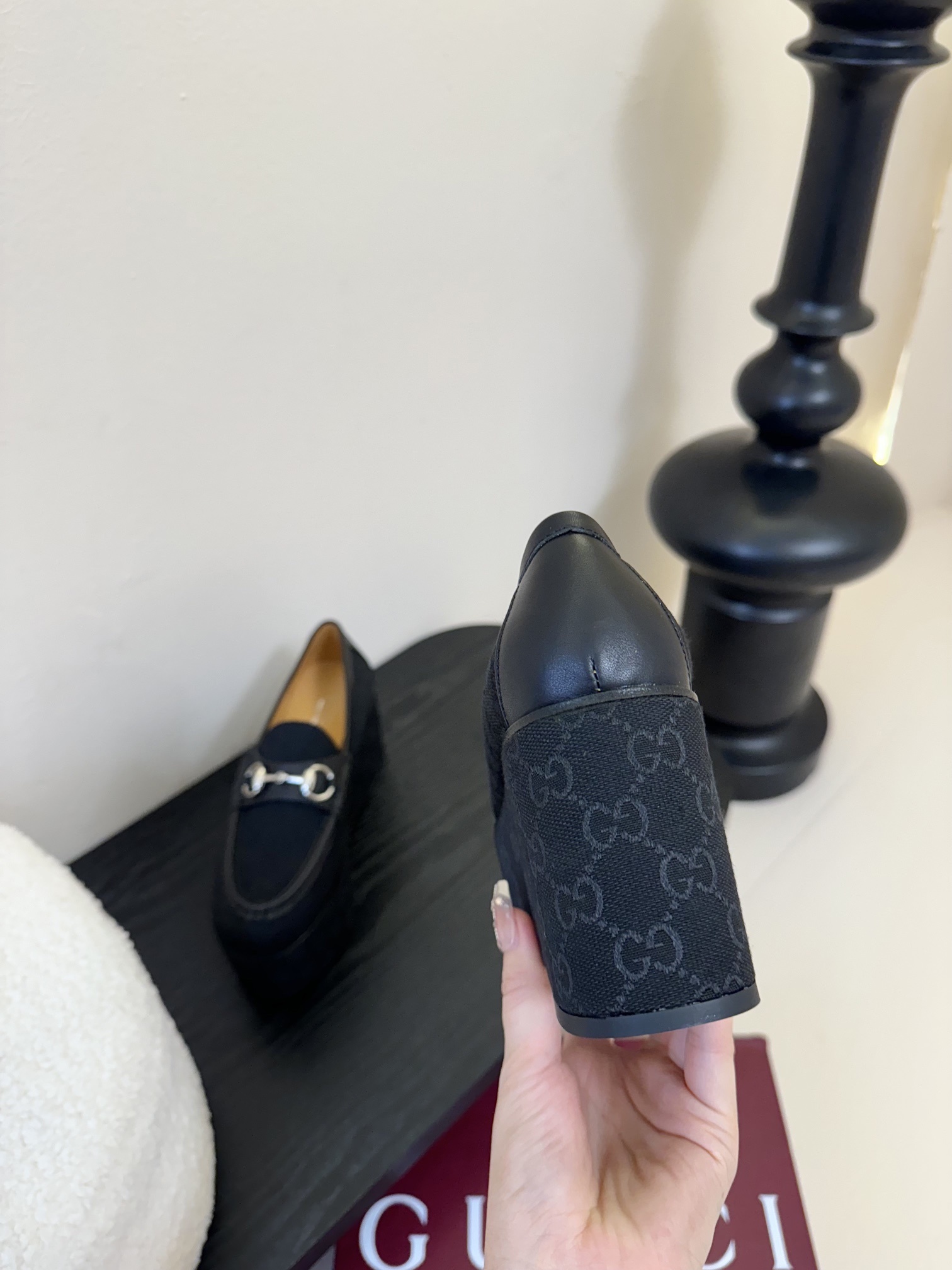 GUCCI/古驰经典马衔扣厚底乐福鞋
厌倦了千篇一律的平底单调?
渴望一双鞋重塑气场 解锁时髦新高度?