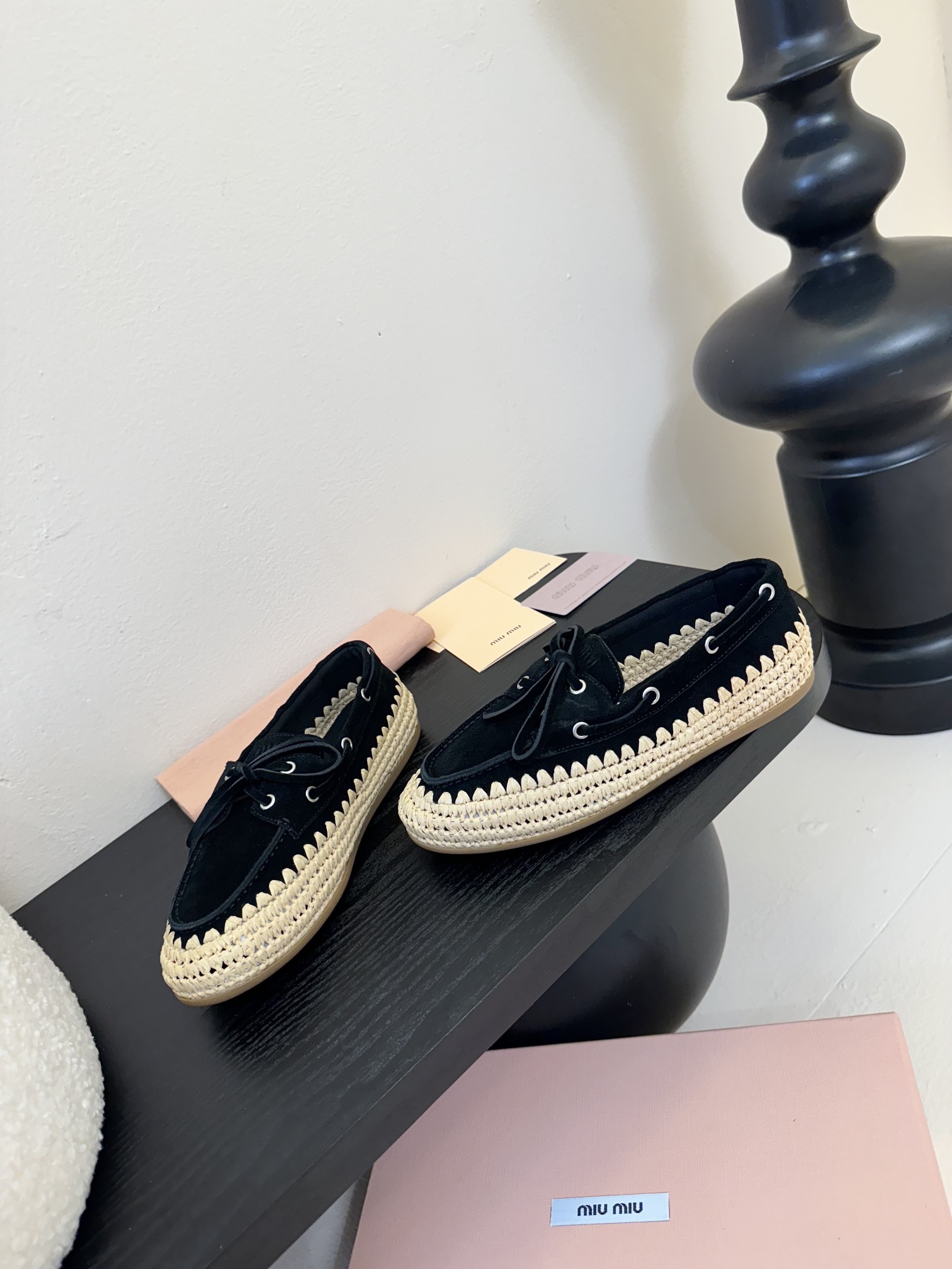 
Miu Miu* 25ss拉菲草编玛丽珍平底单鞋

代购级别 纯手工编织 搭配少女Miu标志 精致又摩