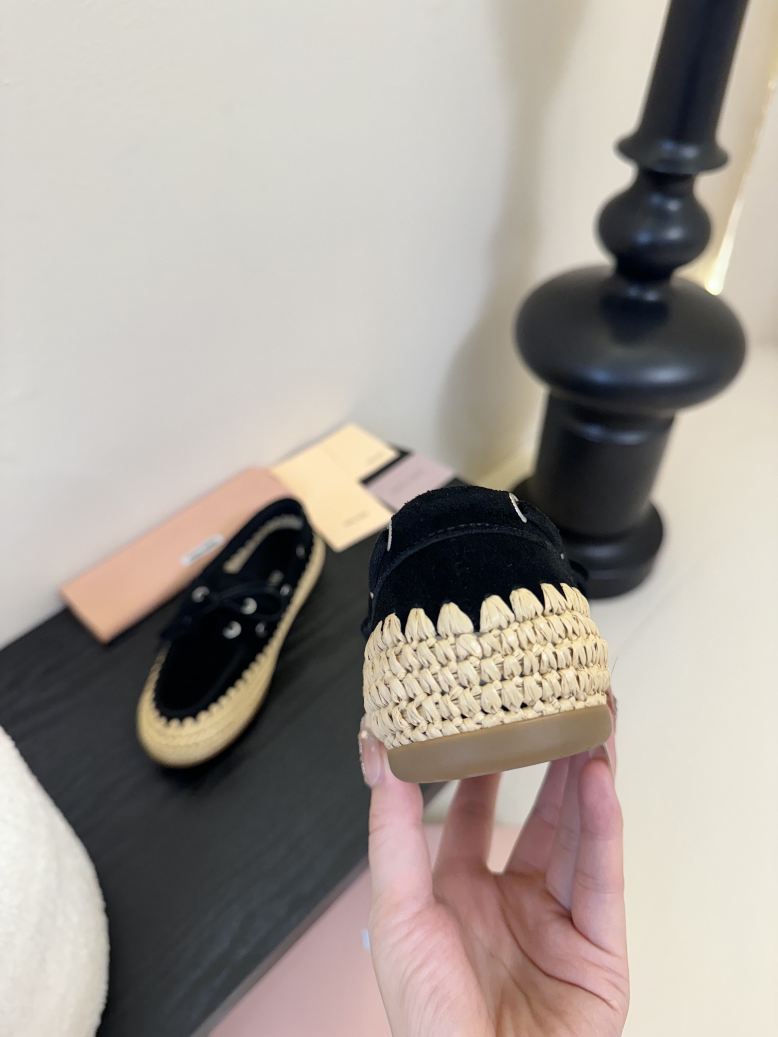 
Miu Miu* 25ss拉菲草编玛丽珍平底单鞋

代购级别 纯手工编织 搭配少女Miu标志 精致又摩