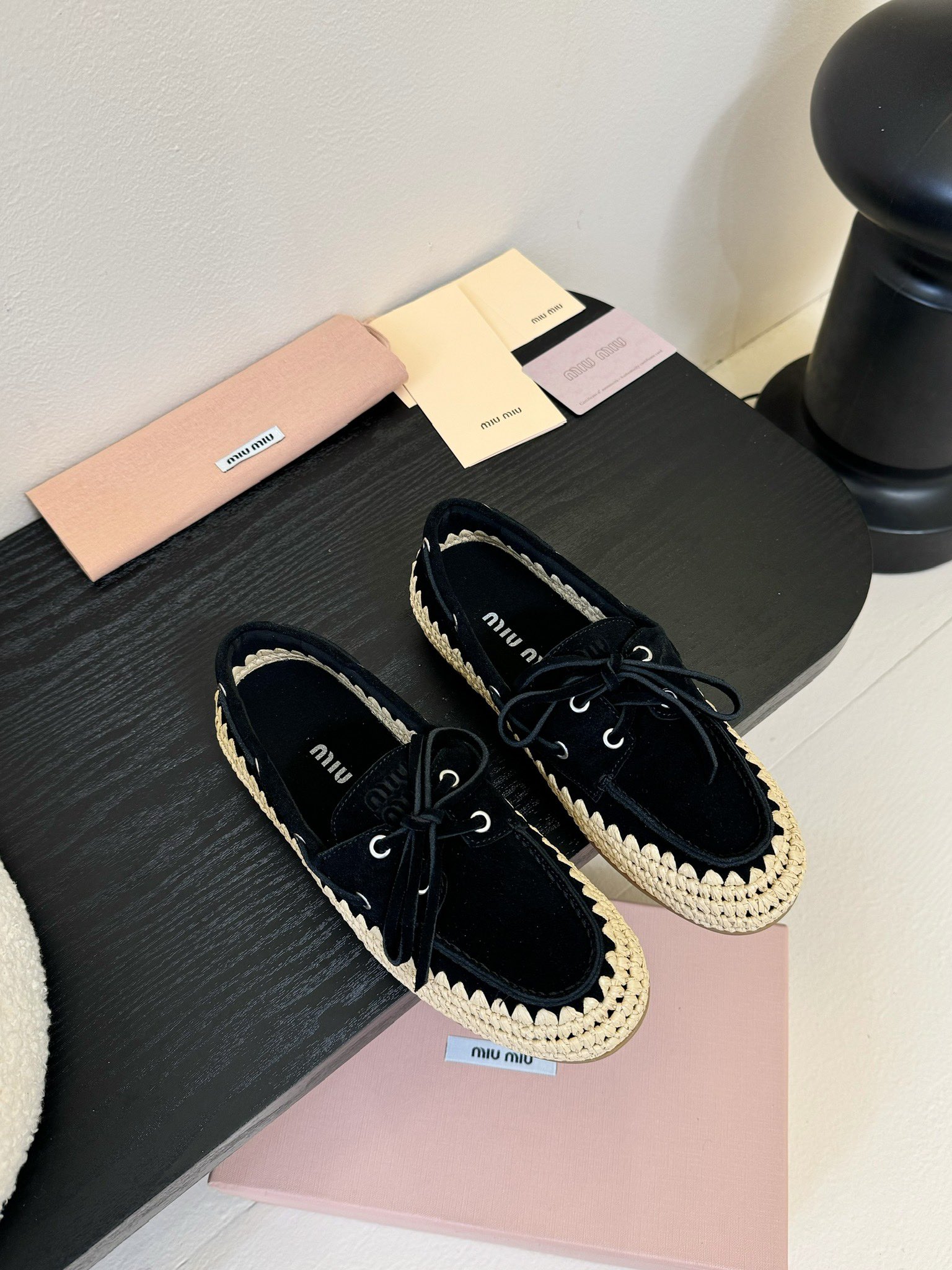 
Miu Miu* 25ss拉菲草编玛丽珍平底单鞋

代购级别 纯手工编织 搭配少女Miu标志 精致又摩