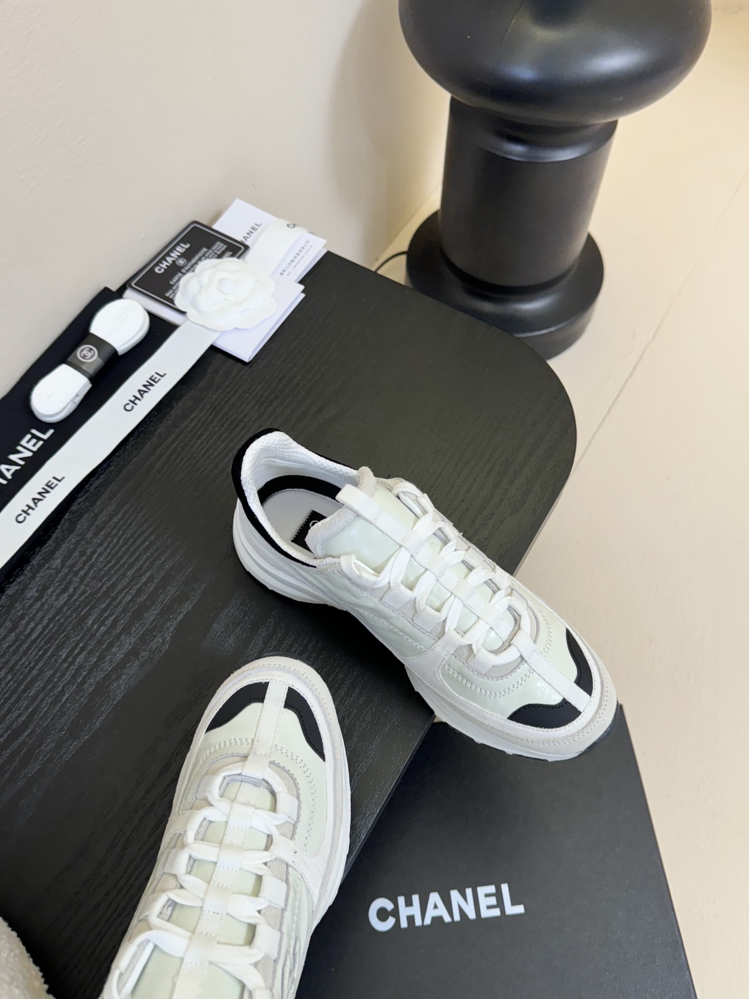 
香奈儿25c新品休闲运动鞋‼️超级推荐这一季的运动鞋真的绝美啊 实在是太好看了。
很轻很软糯 喜欢爬山
