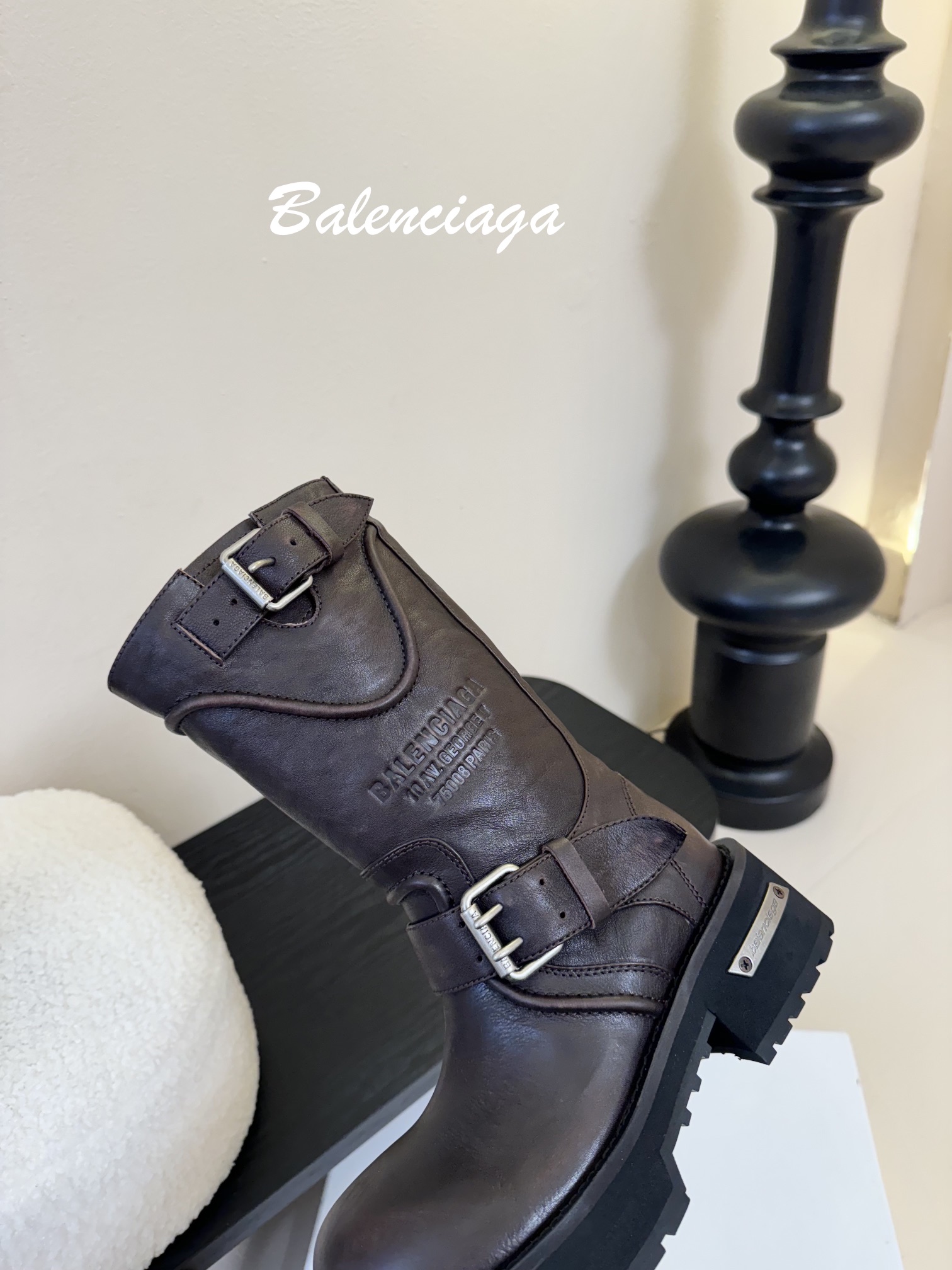 
Balenciaga 巴黎世家 25ss新款 走秀款 暗黑风酷女孩必备 机车靴 长靴 

时尚宠儿又添