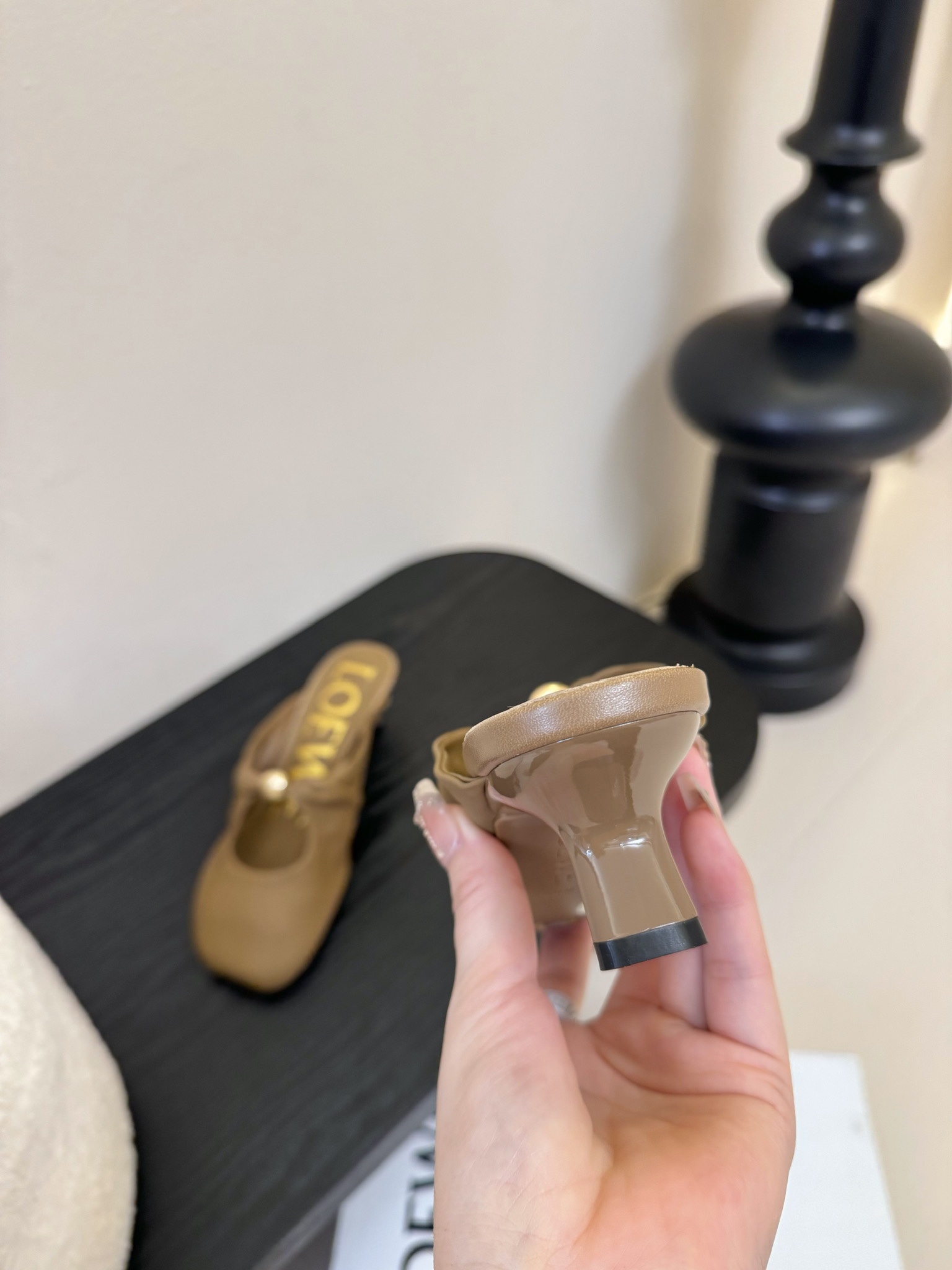 
LOEWE 25ss超软糯嘟嘟同款高跟半托

这款Pebble Soft 是芭蕾平底鞋与穆勒鞋的优雅结