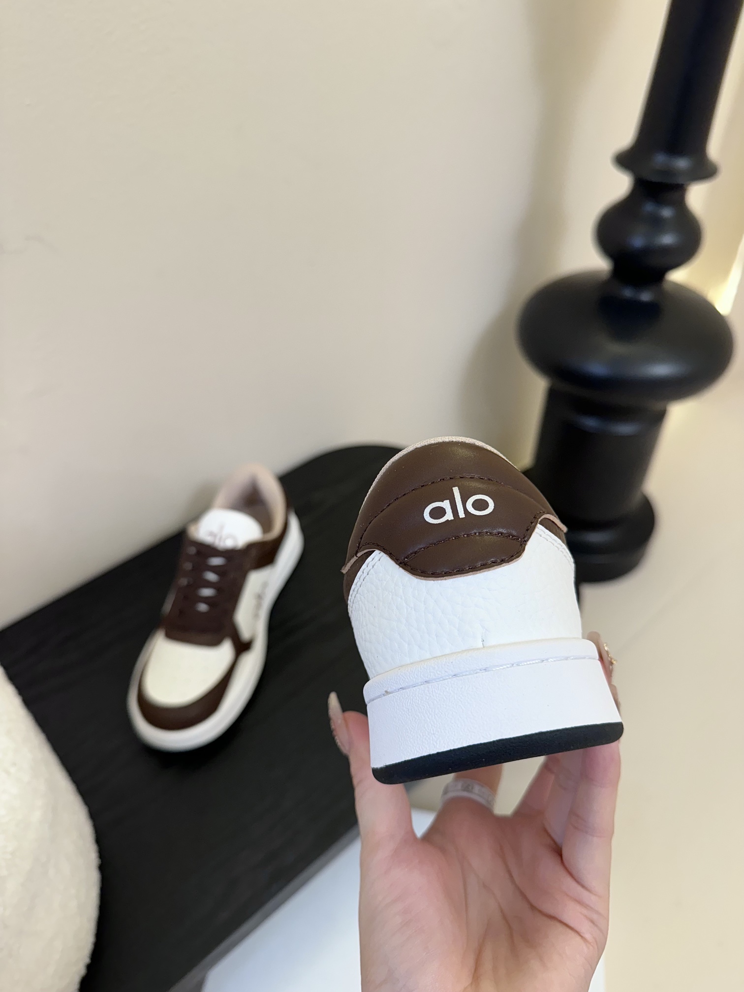 
alo25ss 春夏新款 拼色小白鞋厚底舒适休闲款

alo比耐克更懂女生！上脚超级百搭！而且超级舒适