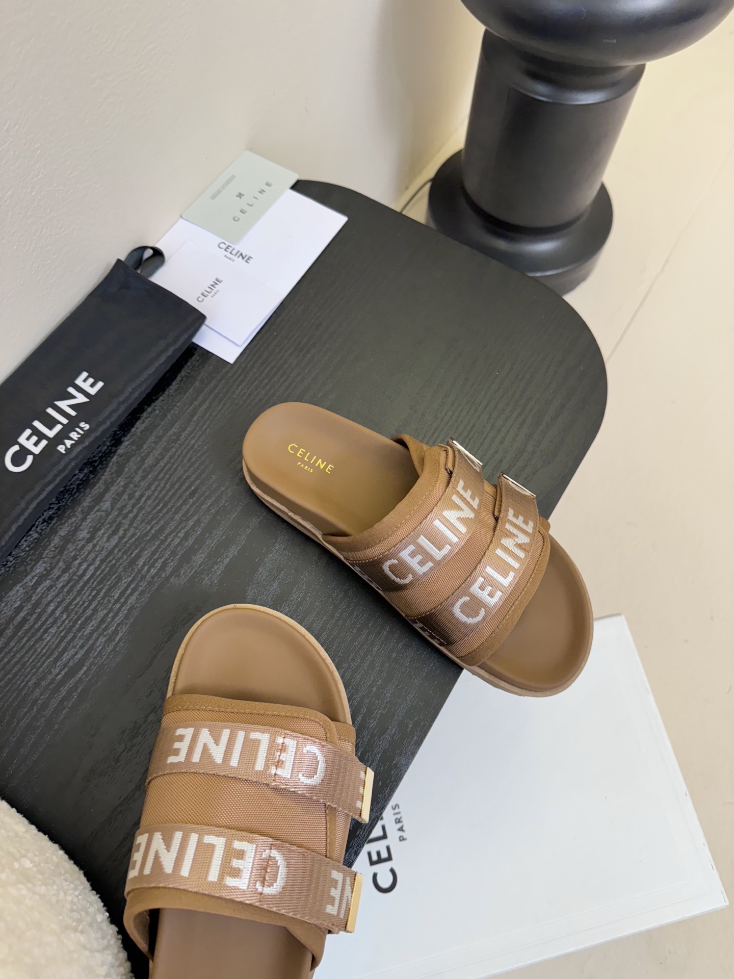 
CELINE思琳代级别 春夏新品凯旋门复古罗马凉鞋拖鞋  进出专柜无压力，重工版，拒绝一眼假low货 