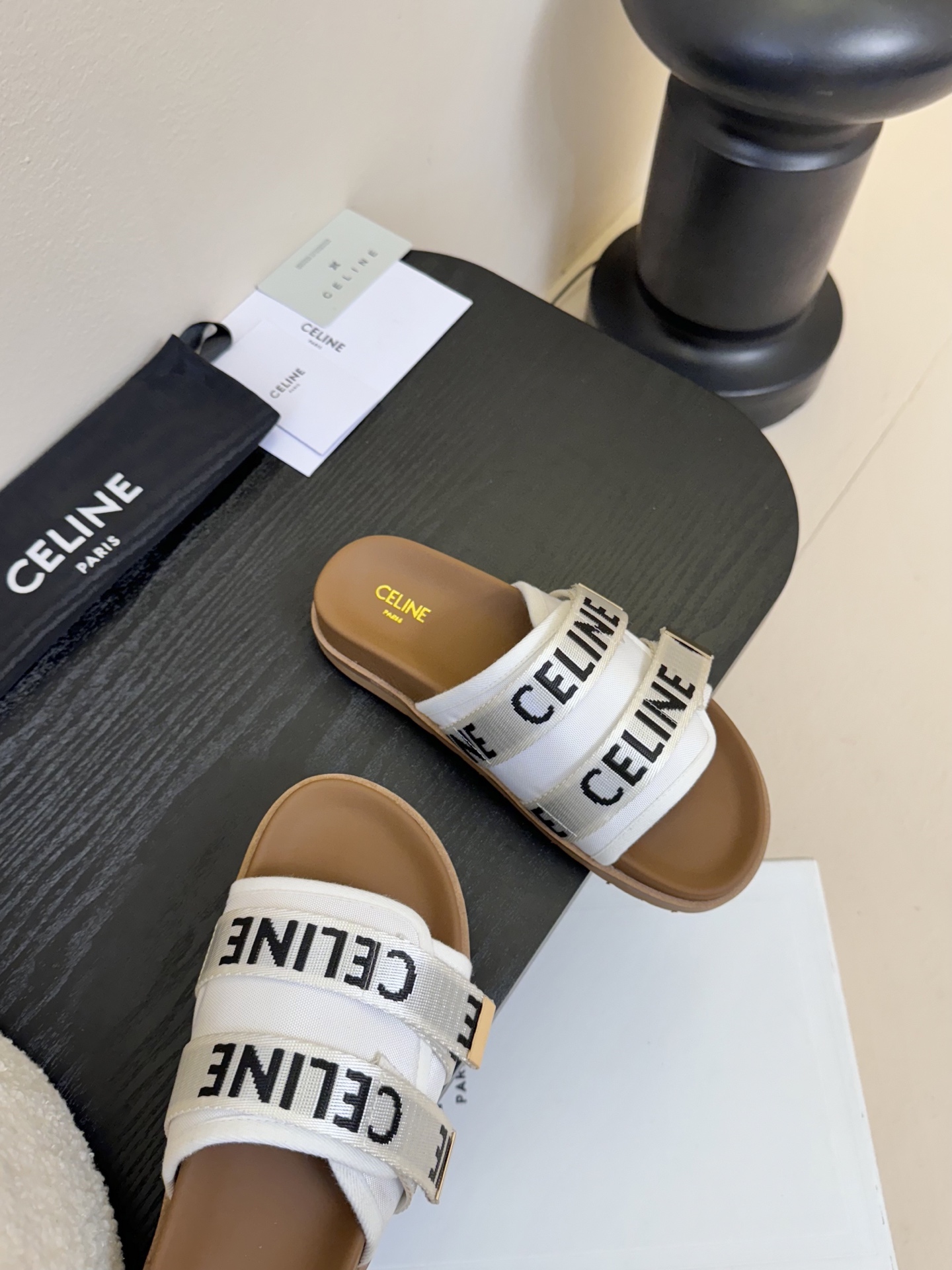 
CELINE思琳代级别 春夏新品凯旋门复古罗马凉鞋拖鞋  进出专柜无压力，重工版，拒绝一眼假low货 