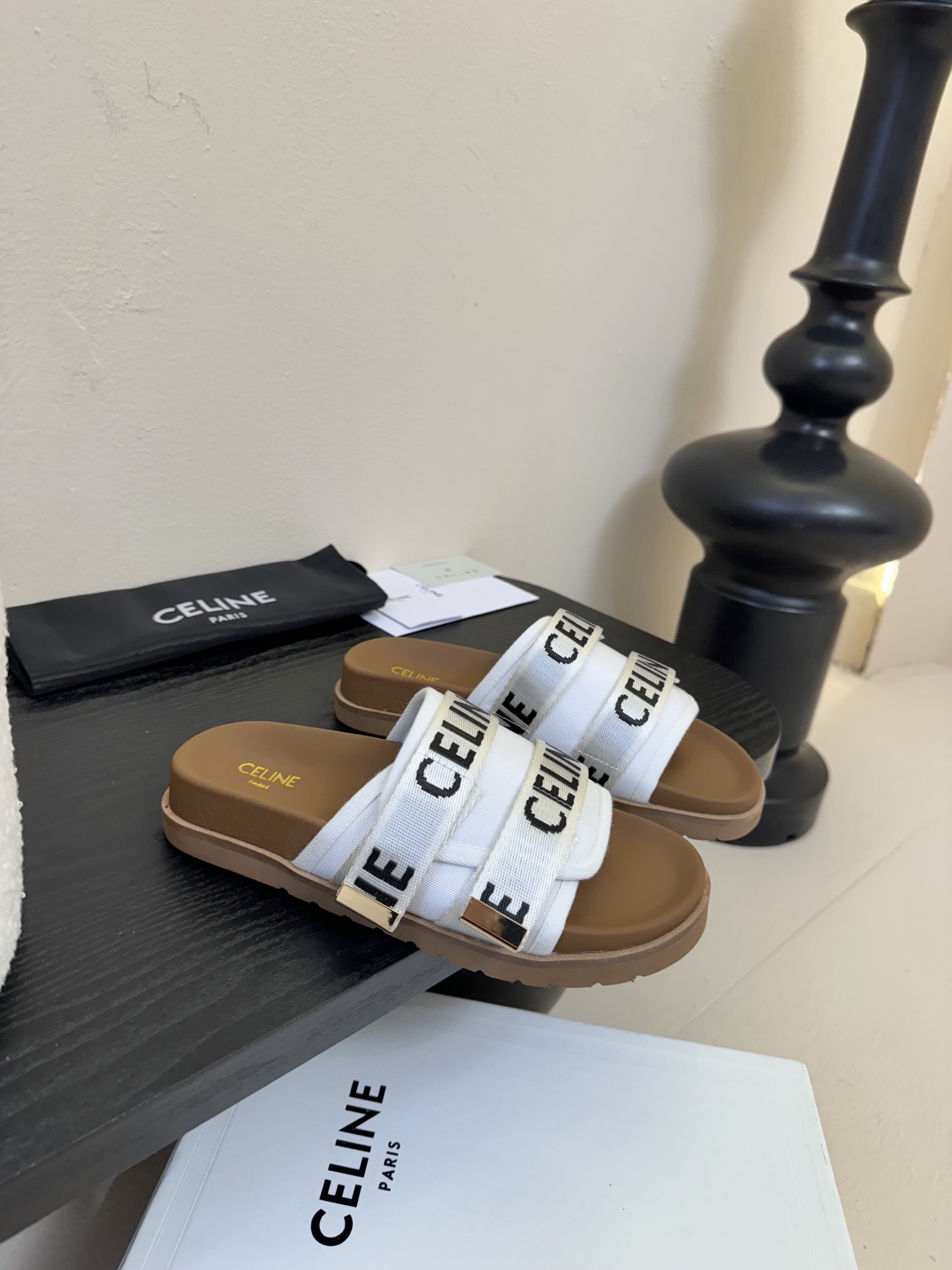
CELINE思琳代级别 春夏新品凯旋门复古罗马凉鞋拖鞋  进出专柜无压力，重工版，拒绝一眼假low货 