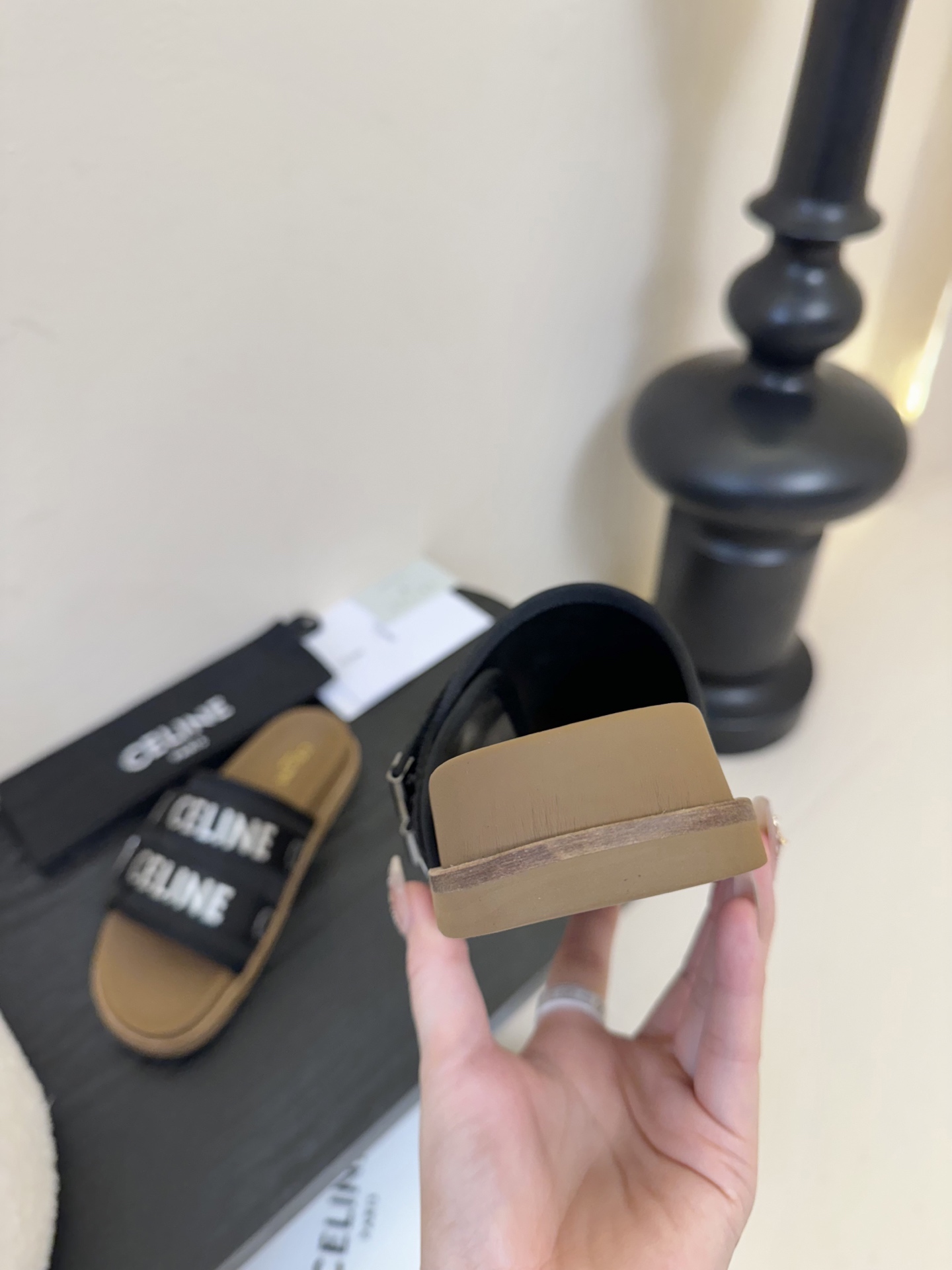 
CELINE思琳代级别 春夏新品凯旋门复古罗马凉鞋拖鞋  进出专柜无压力，重工版，拒绝一眼假low货 