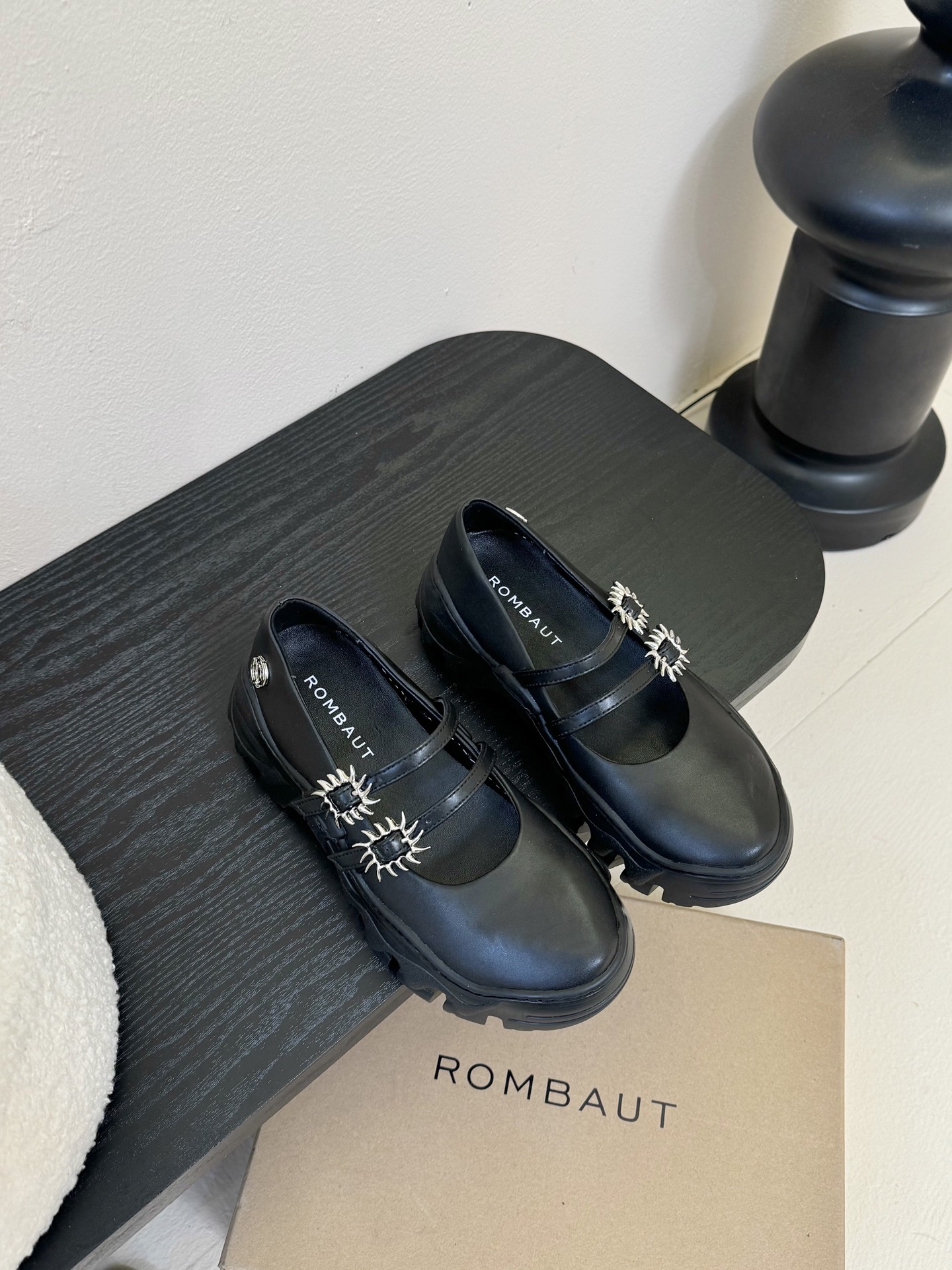 
Rombaut 小众潮牌 25ss春夏新款 厚底 休闲鞋 运动鞋

姐妹们一定要冲这双鞋，rombau