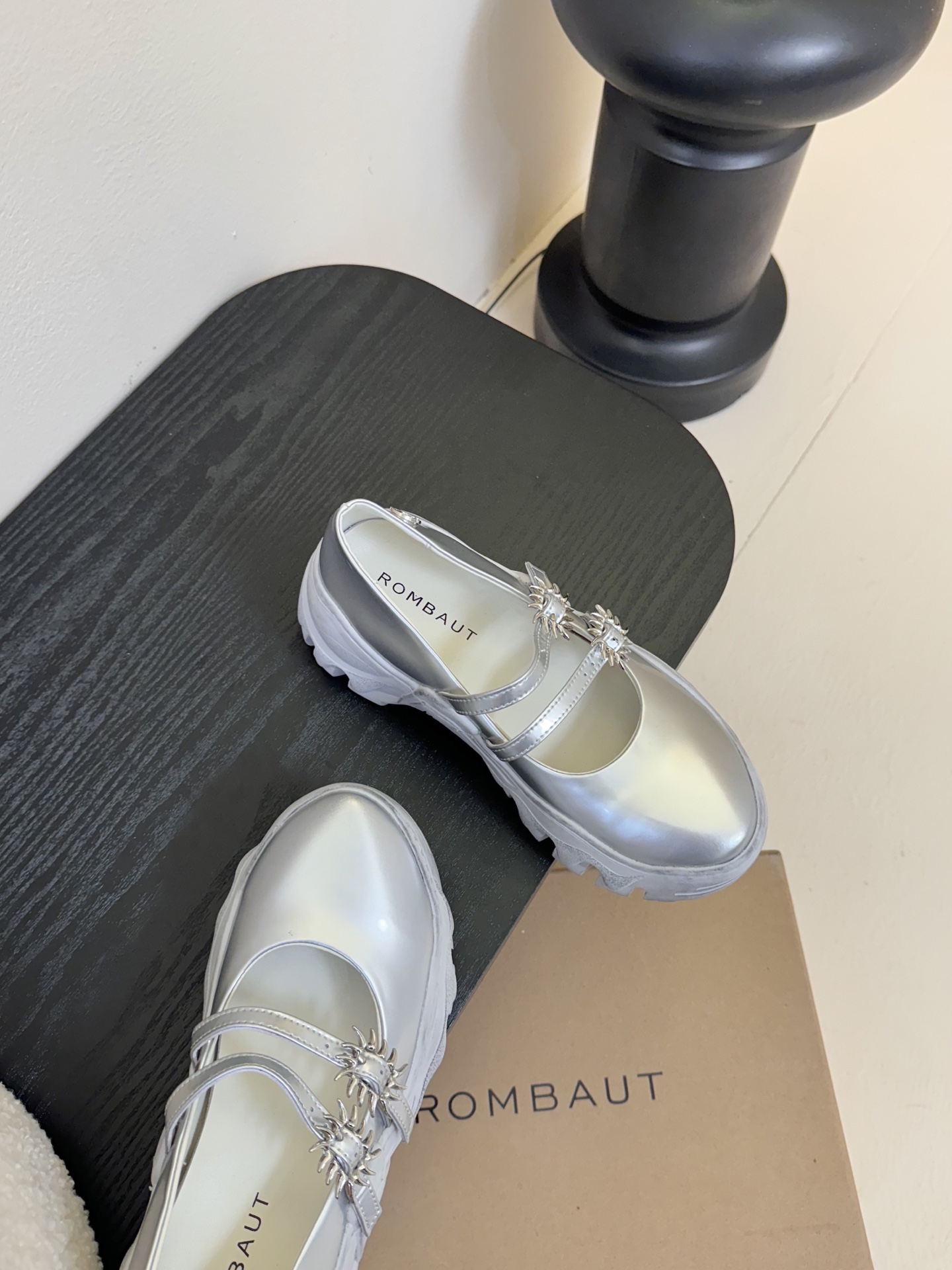 
Rombaut 小众潮牌 25ss春夏新款 厚底 休闲鞋 运动鞋

姐妹们一定要冲这双鞋，rombau