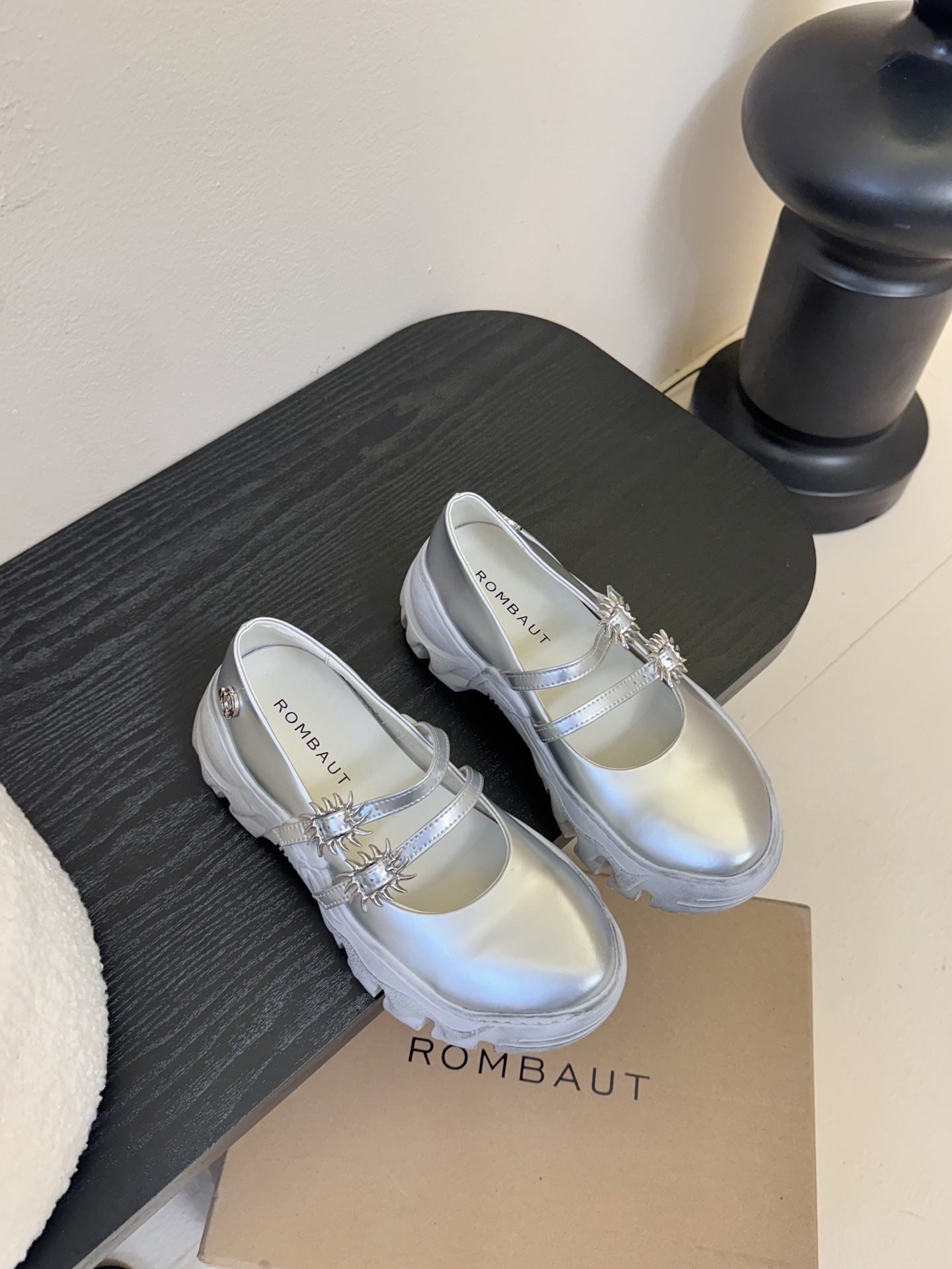 
Rombaut 小众潮牌 25ss春夏新款 厚底 休闲鞋 运动鞋

姐妹们一定要冲这双鞋，rombau