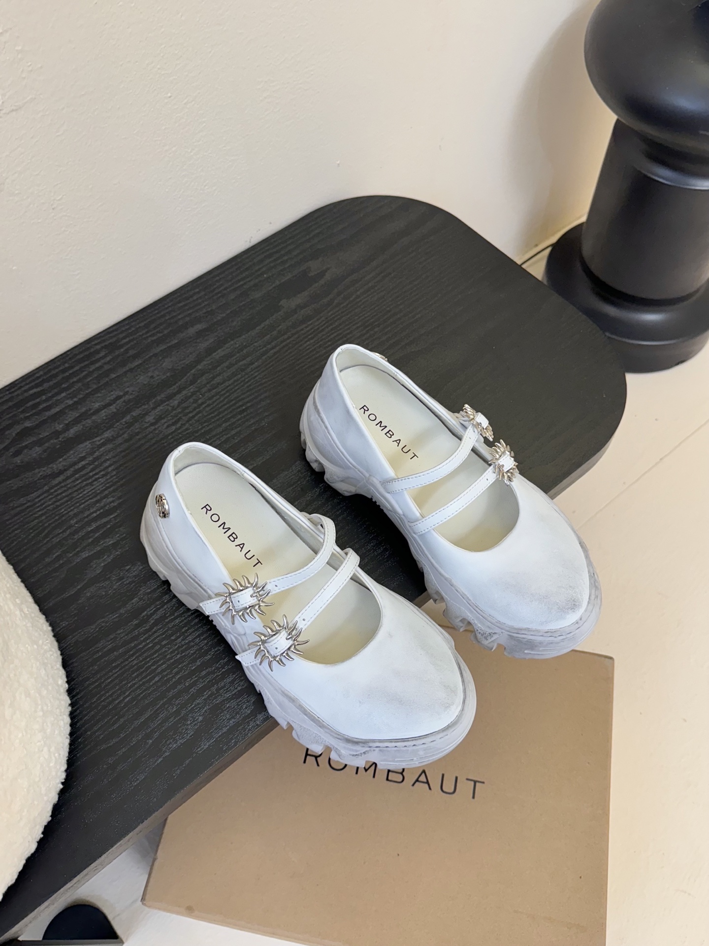 
Rombaut 小众潮牌 25ss春夏新款 厚底 休闲鞋 运动鞋

姐妹们一定要冲这双鞋，rombau