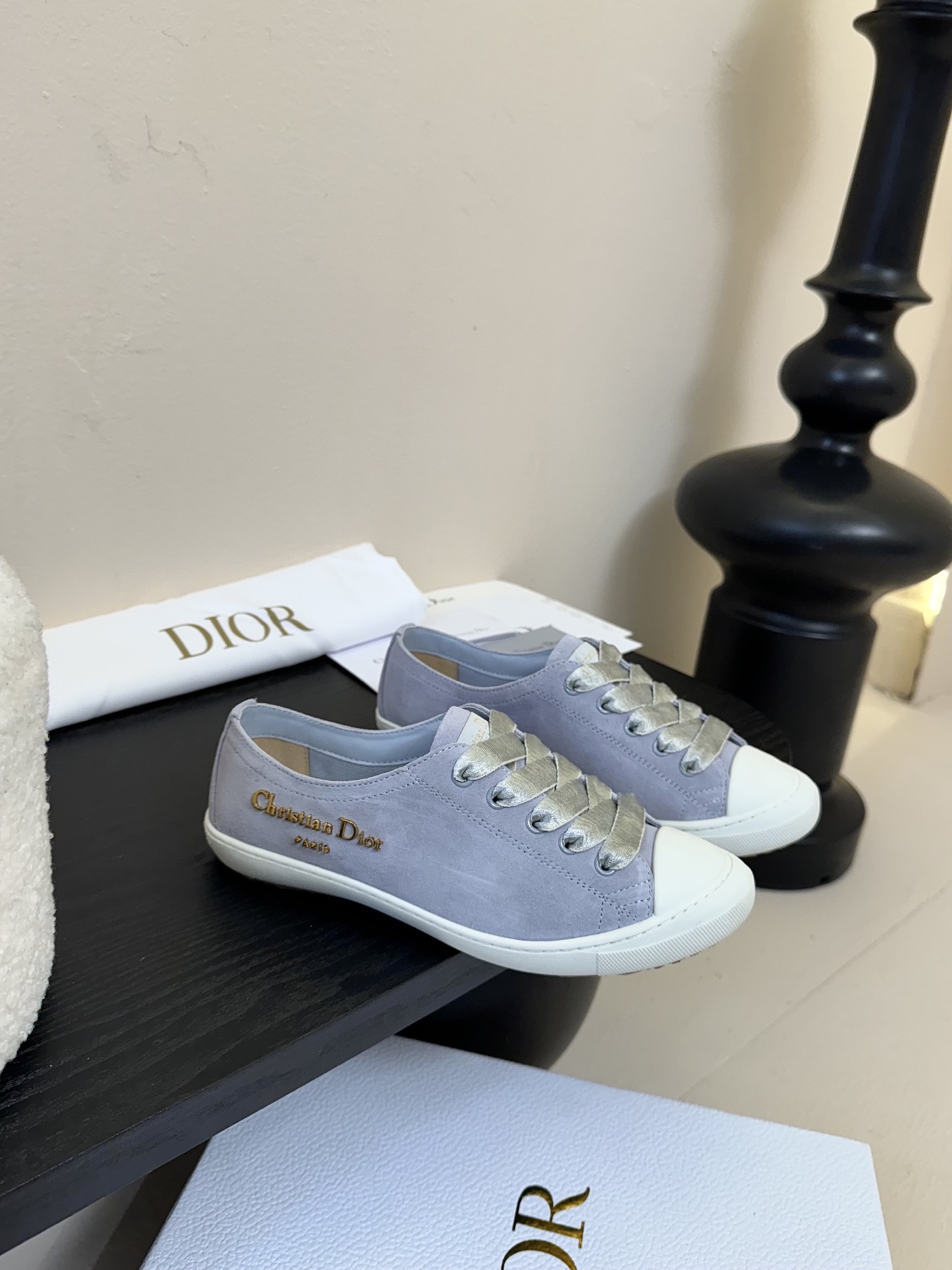 
迪奥 DIOR lucky缎面休闲运动鞋!DIOR 设计师真的太懂女生夏天的需求了 这次的新品Luck
