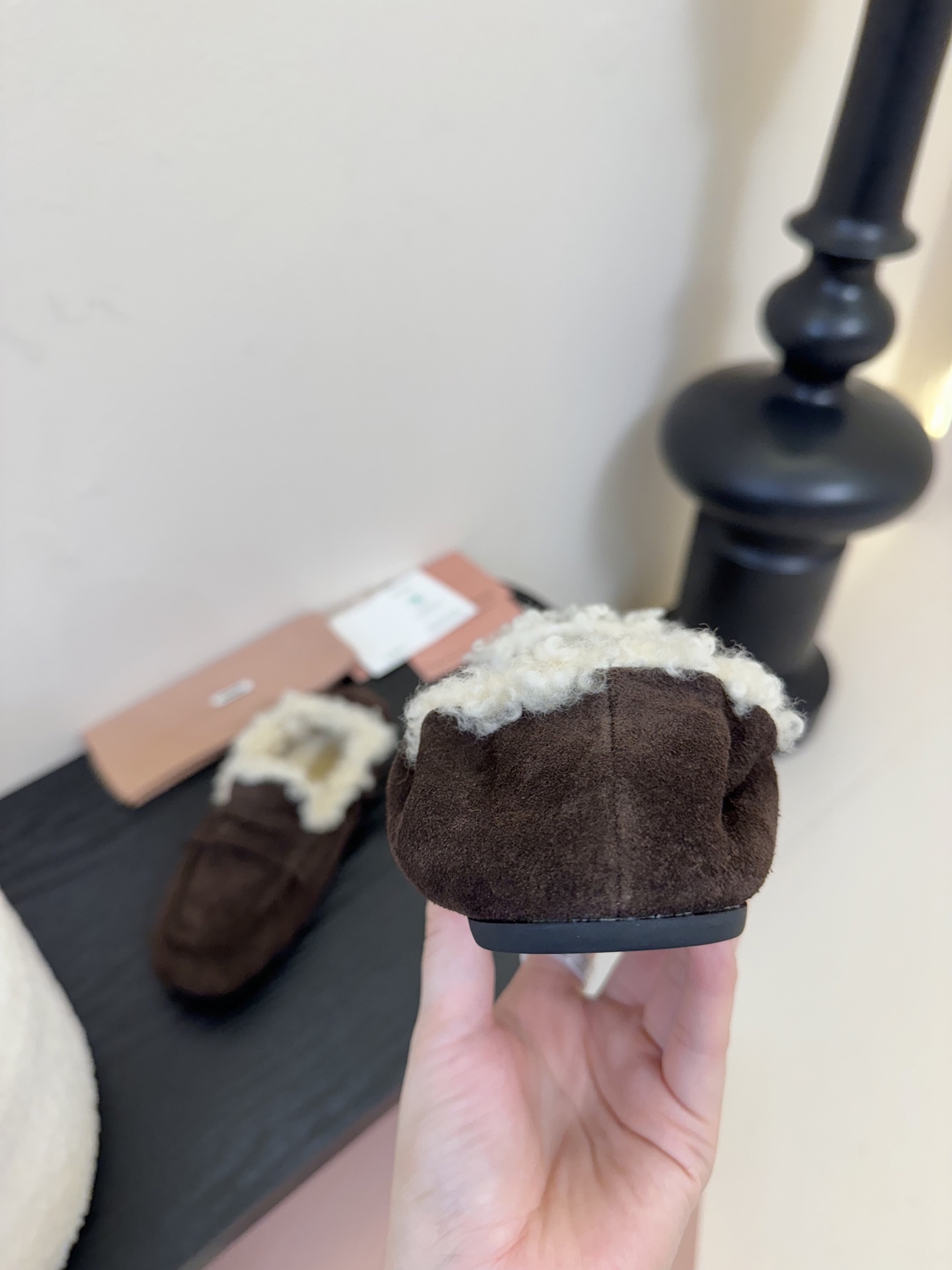 
MIUMIU*缪缪厚底2025年新款英伦风羊毛乐福鞋棉鞋
🤩怎么穿都好看今夏时髦精最爱
看起来不怎么舒