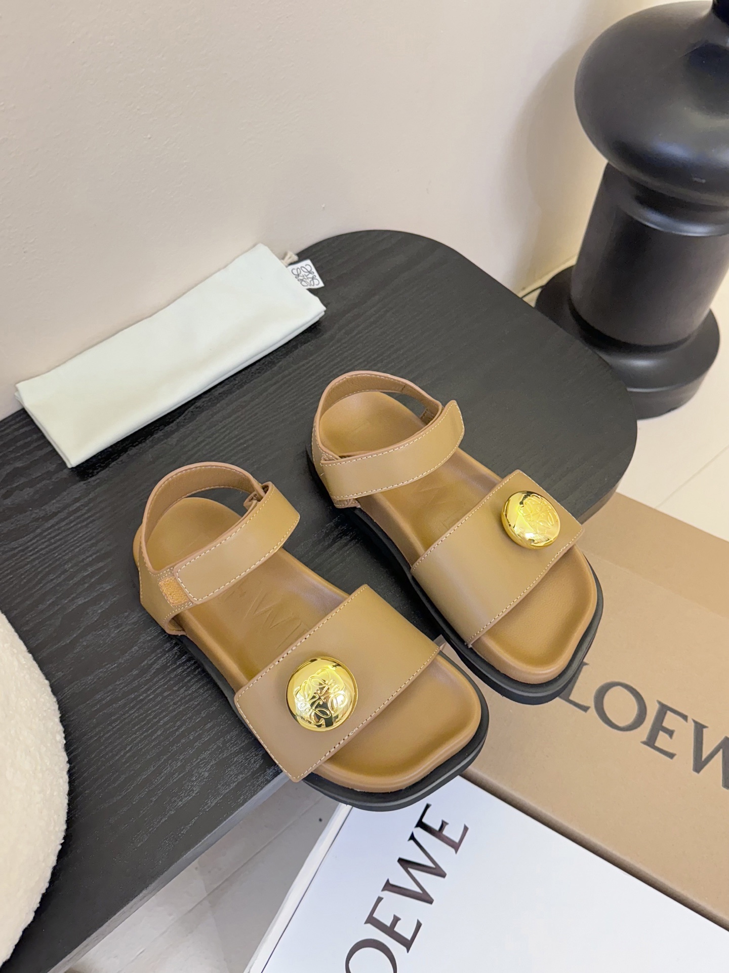 (官网同步✈️盒包装)
罗意威 LOEWE 25ss 夏季最新款凉鞋!
夏季最常穿的凉鞋,没它根本不