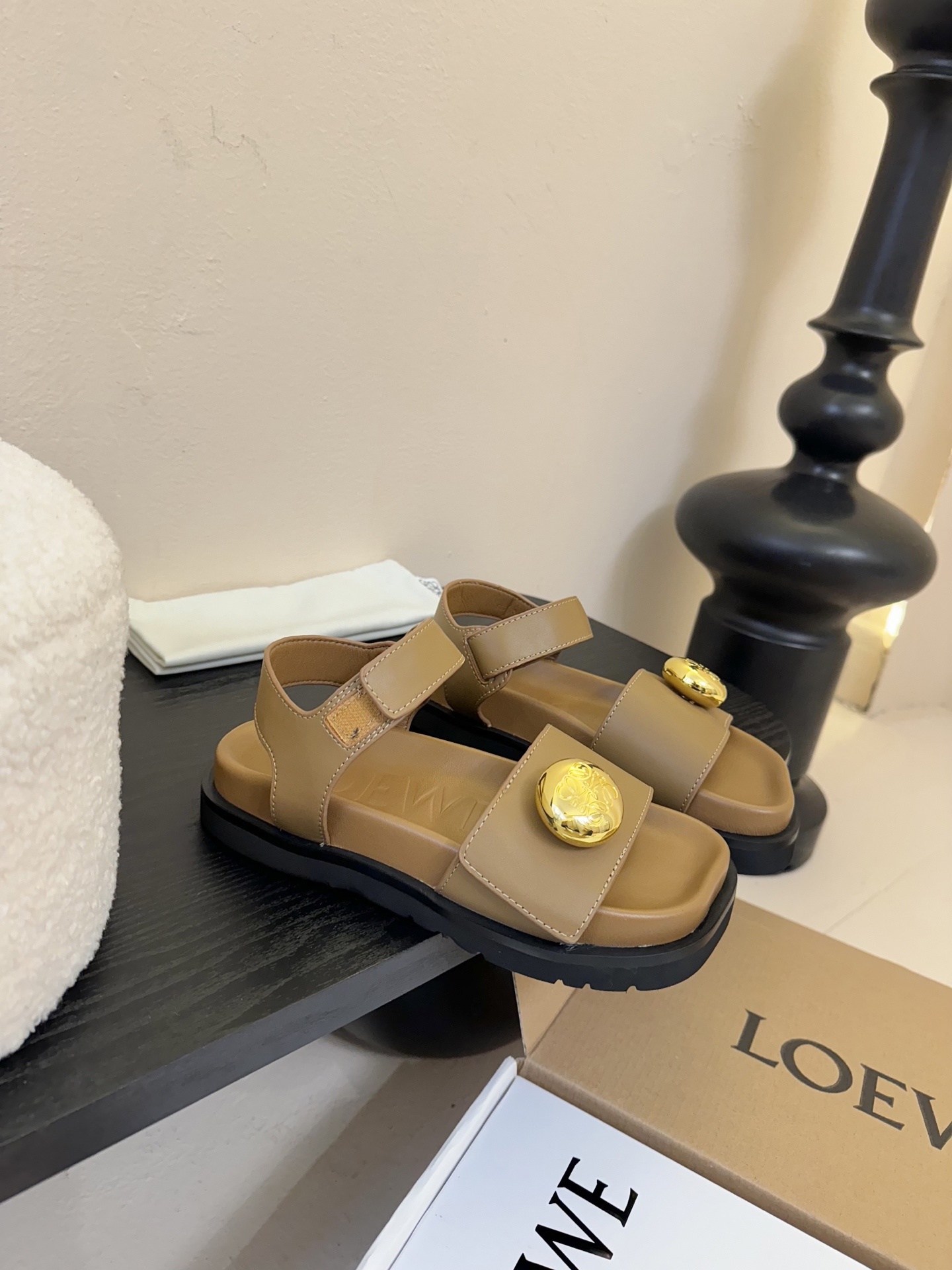 (官网同步✈️盒包装)
罗意威 LOEWE 25ss 夏季最新款凉鞋!
夏季最常穿的凉鞋,没它根本不