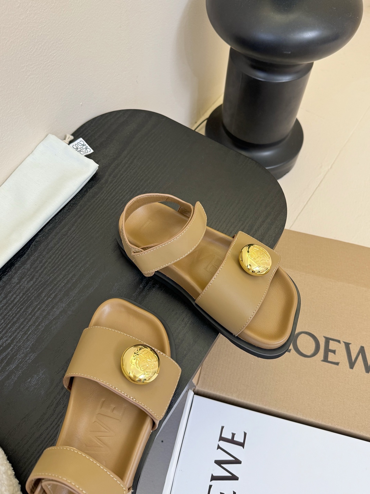 (官网同步✈️盒包装)
罗意威 LOEWE 25ss 夏季最新款凉鞋!
夏季最常穿的凉鞋,没它根本不