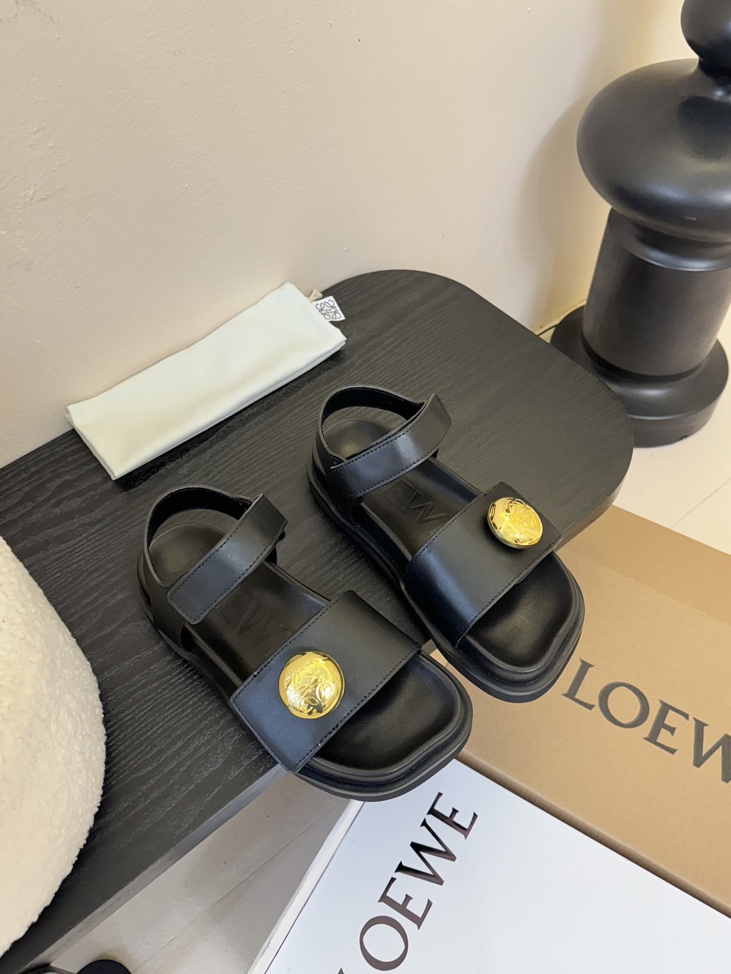 (官网同步✈️盒包装)
罗意威 LOEWE 25ss 夏季最新款凉鞋!
夏季最常穿的凉鞋,没它根本不