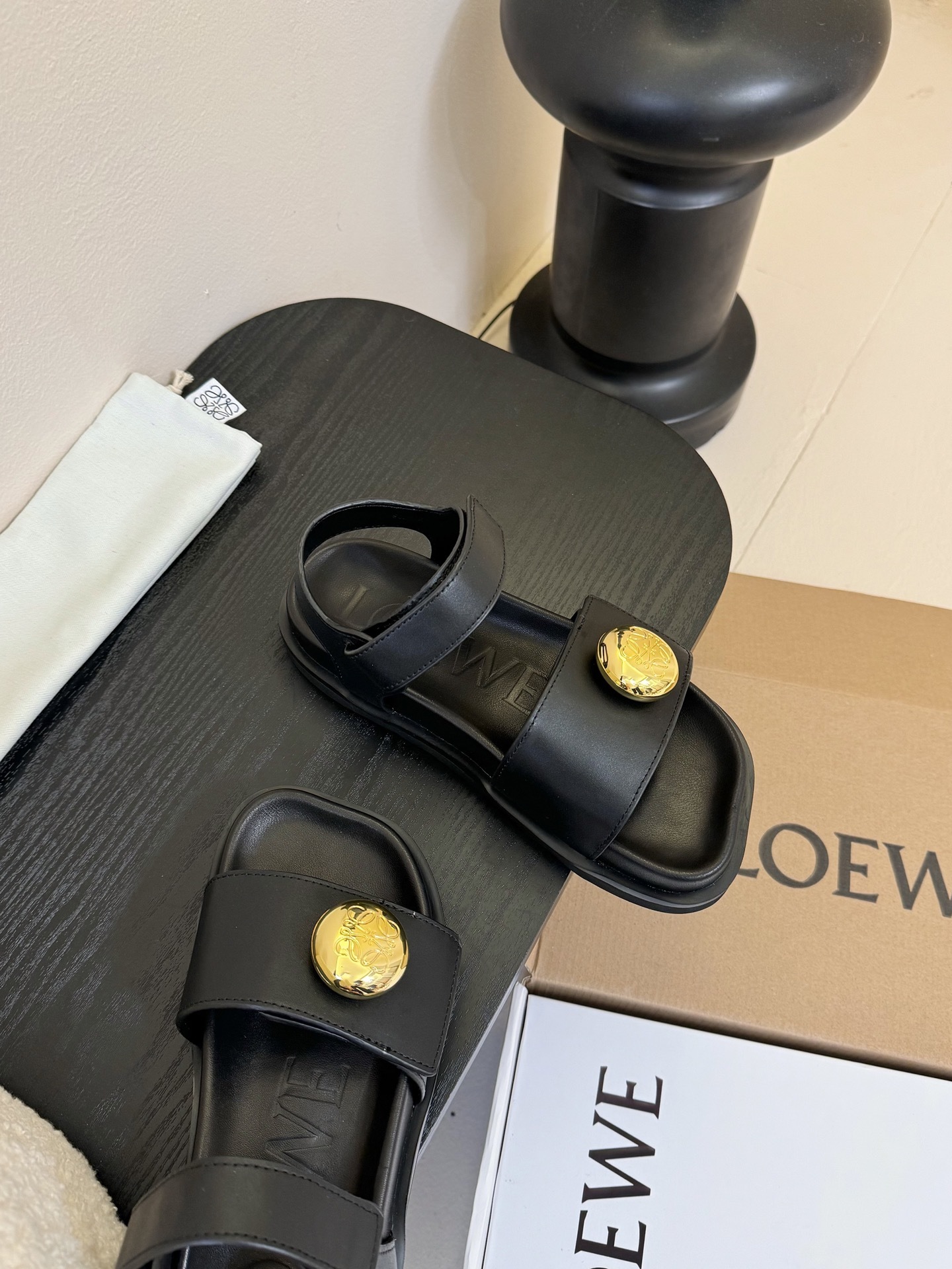 (官网同步✈️盒包装)
罗意威 LOEWE 25ss 夏季最新款凉鞋!
夏季最常穿的凉鞋,没它根本不